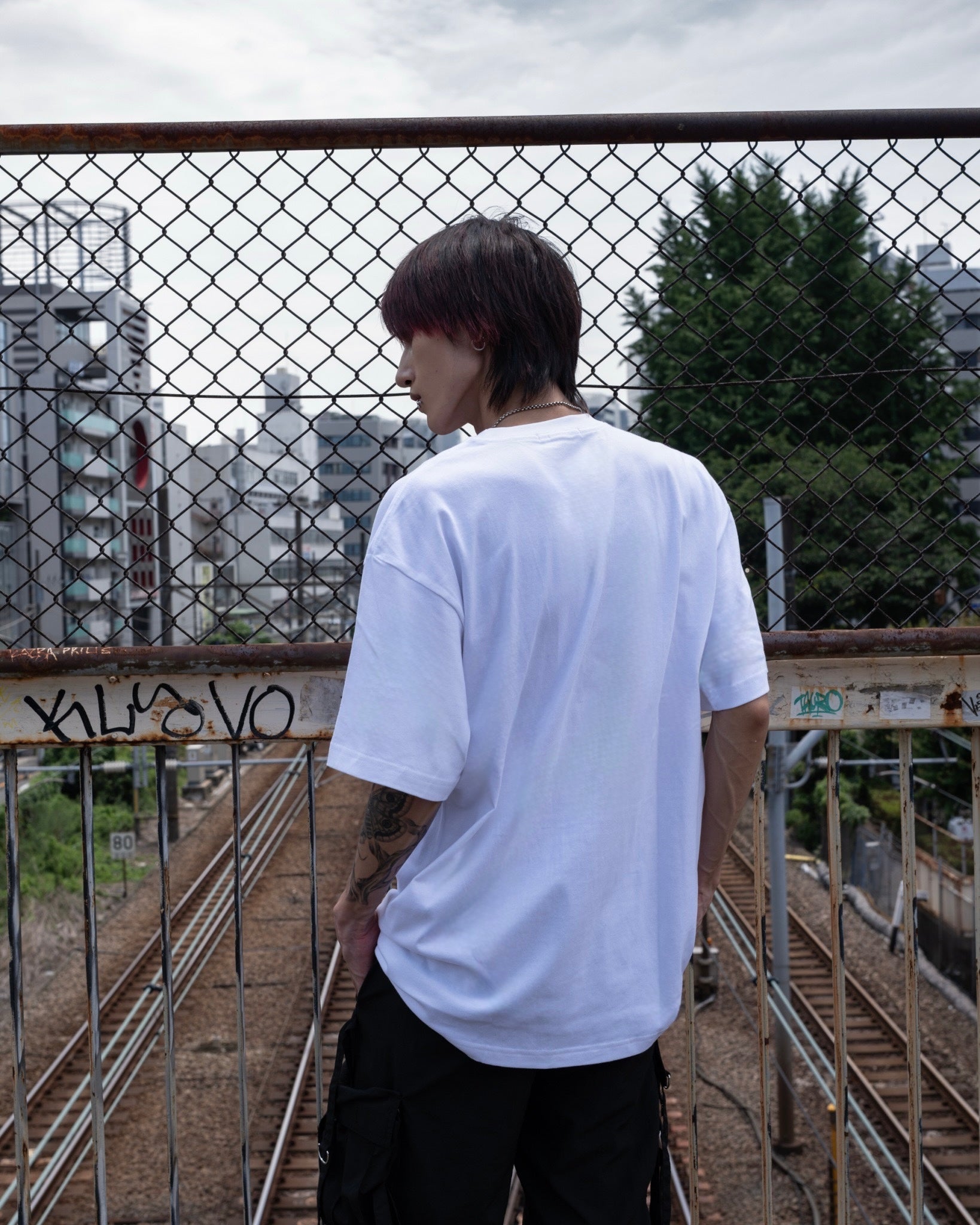 gibous script logo t shirt white