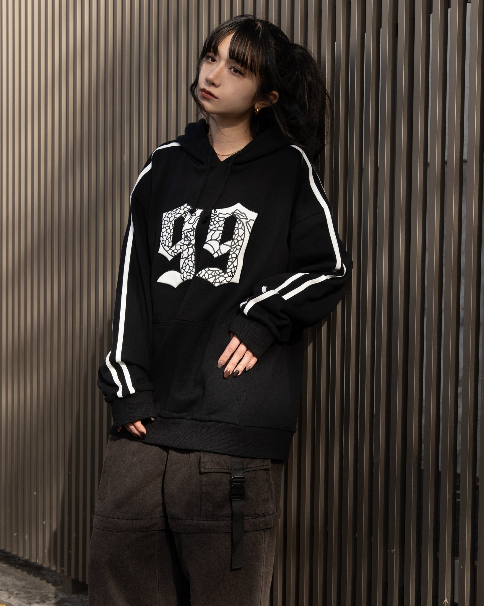 gibous velour numbering dark vneck sweatshirt black