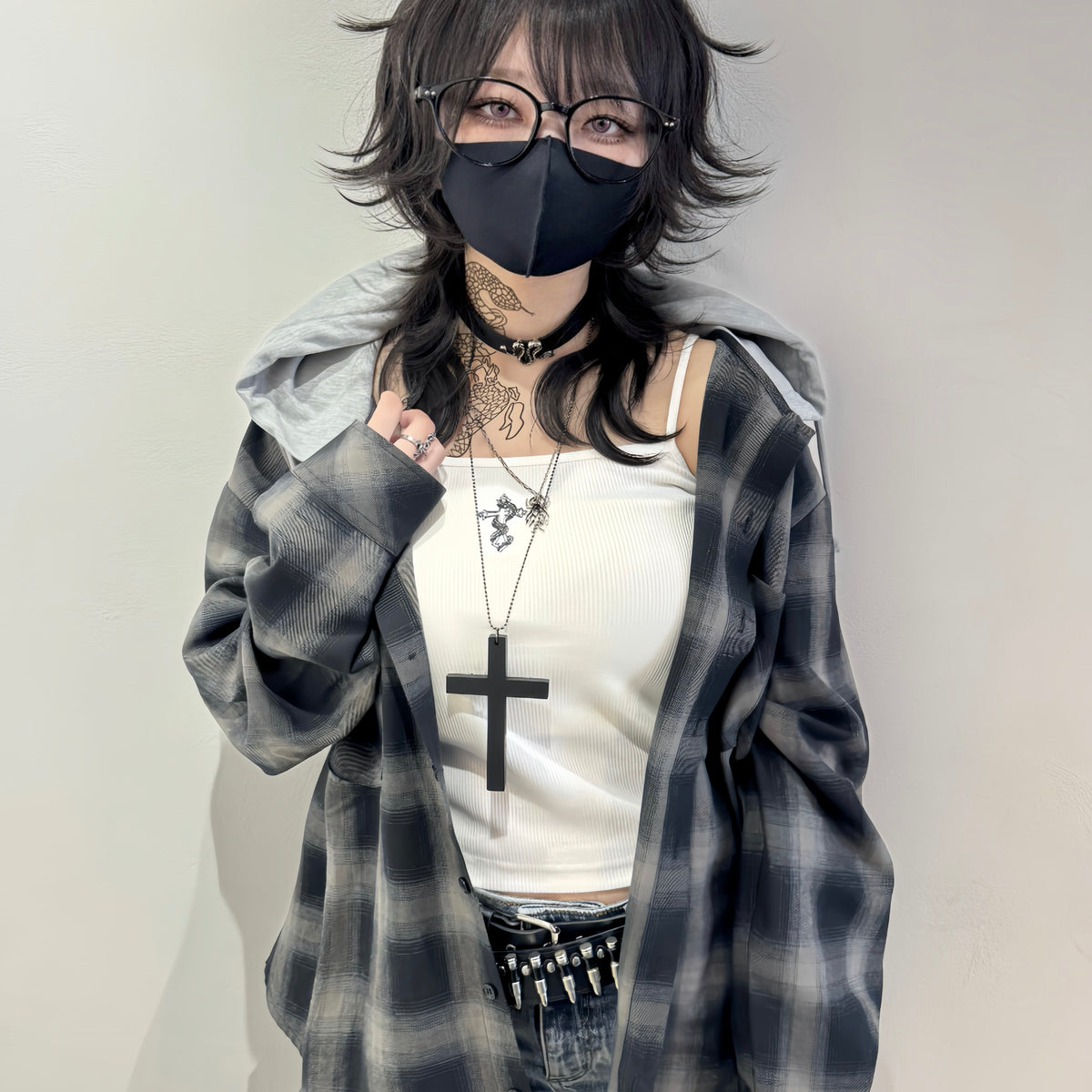 再販】gibous snake cross camisole white