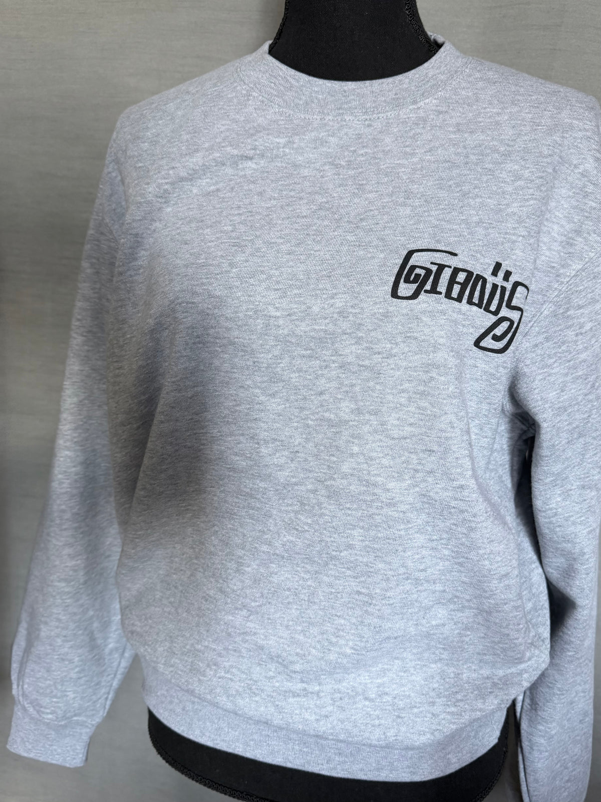 gibous script logo sweat gray
