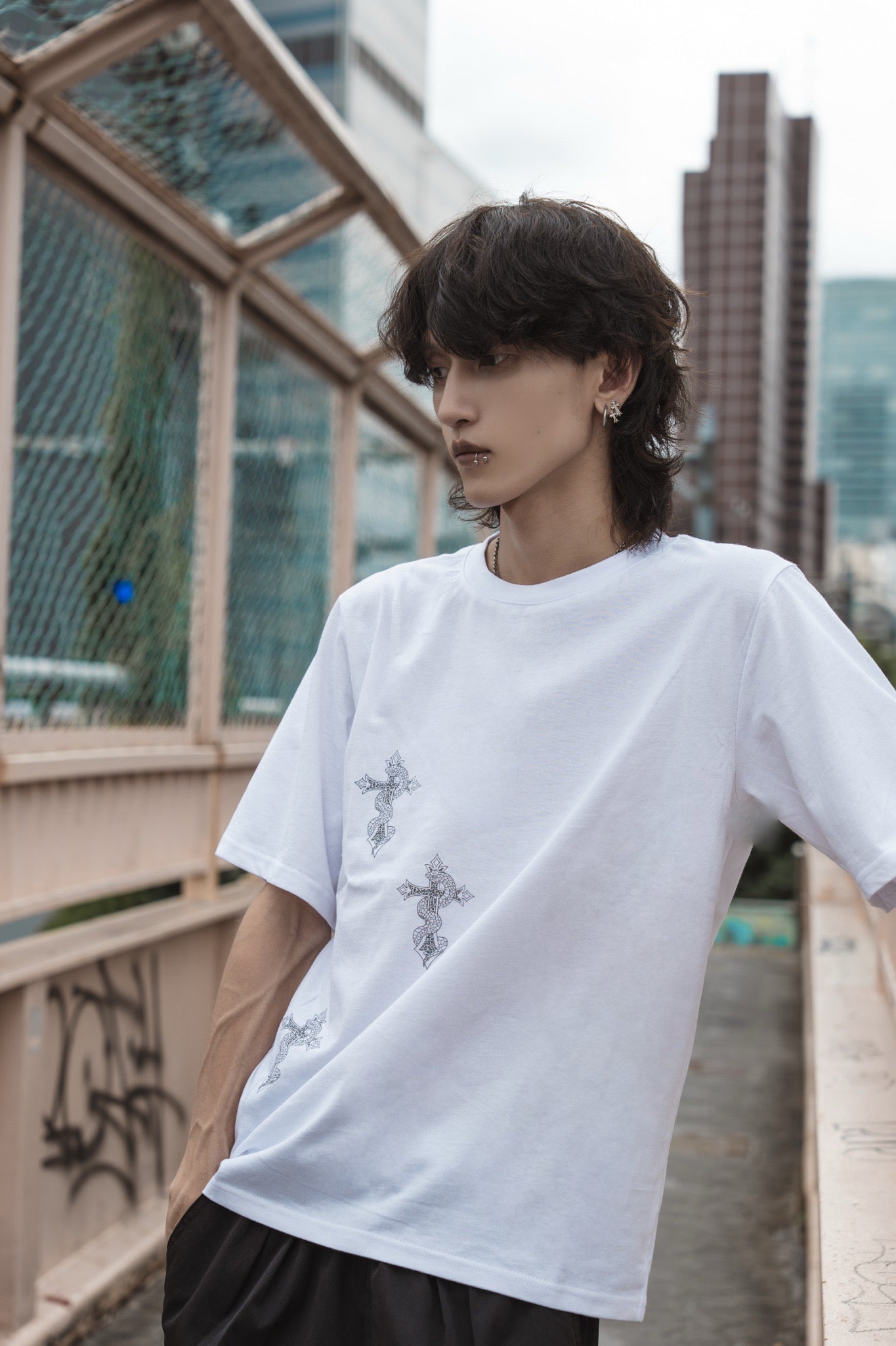 gibous random snake cross t shirt white