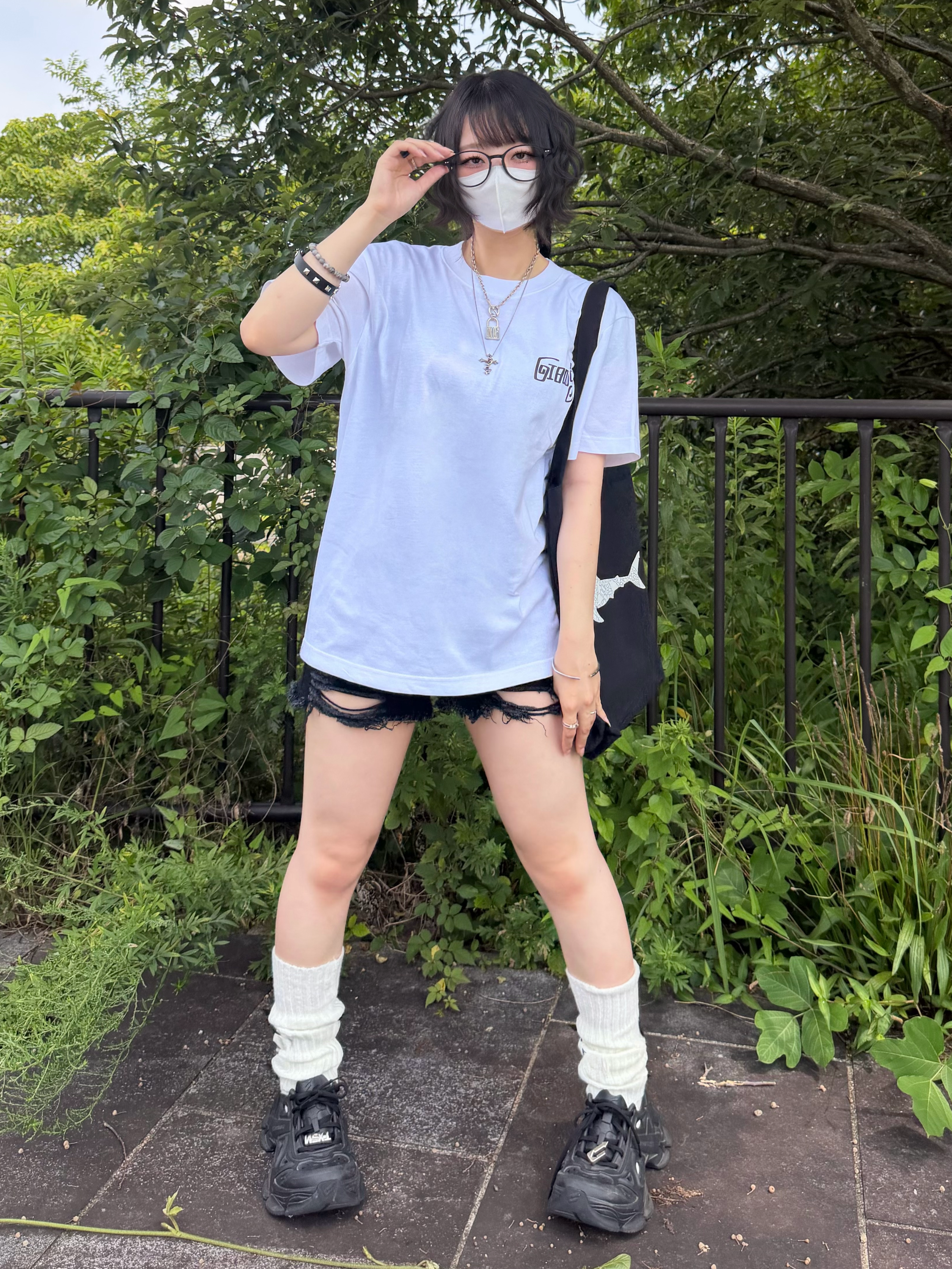 gibous script logo t shirt white