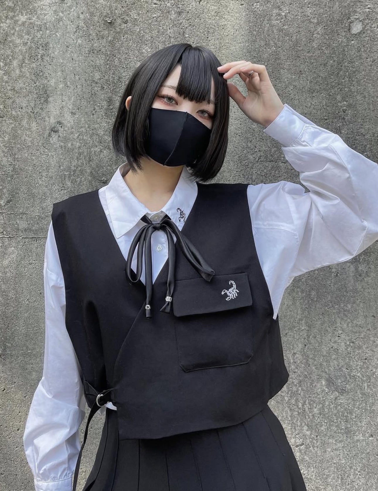 【转售】凸纹蝎子衬衫 白色