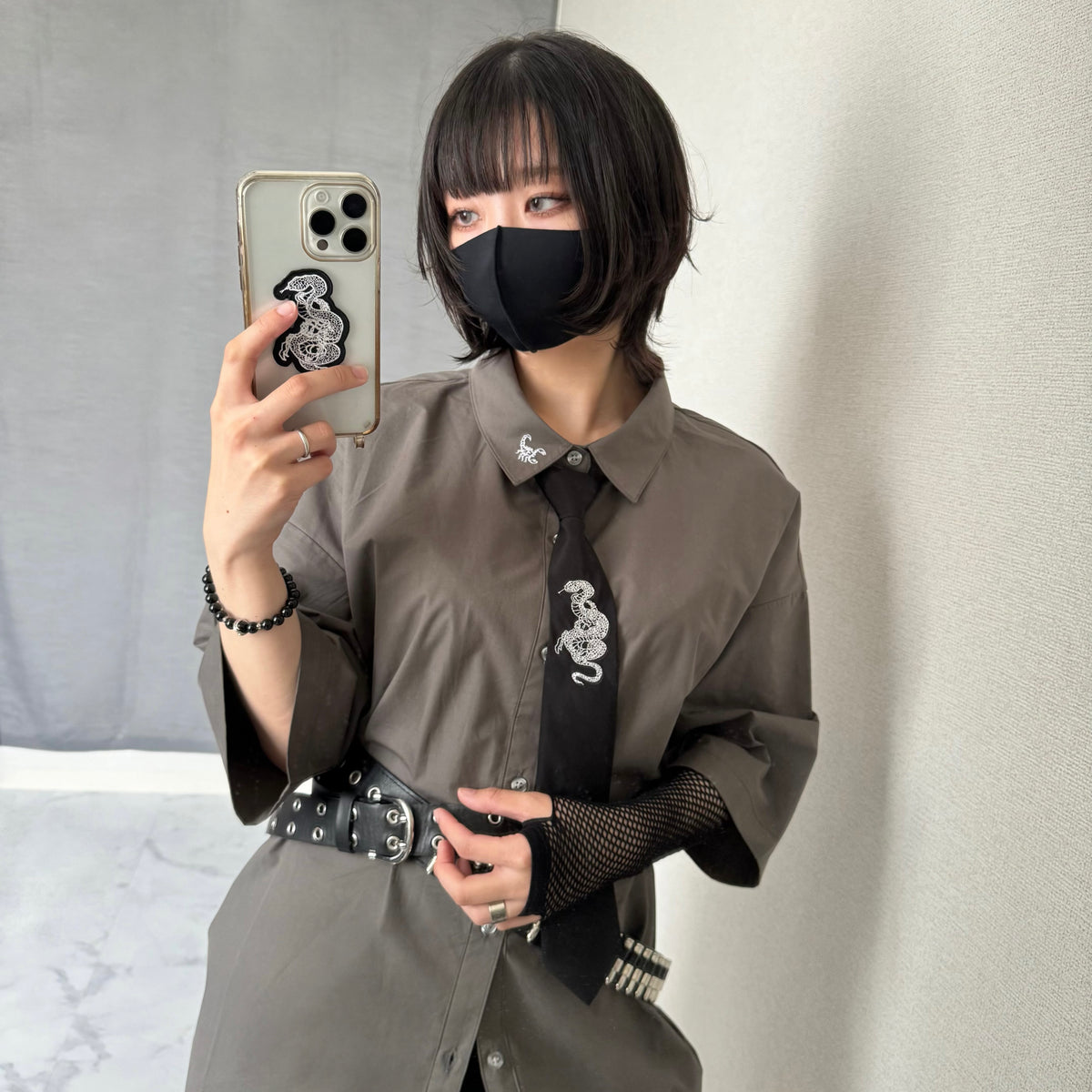 gibous scorpion short sleeve shirt dark gray