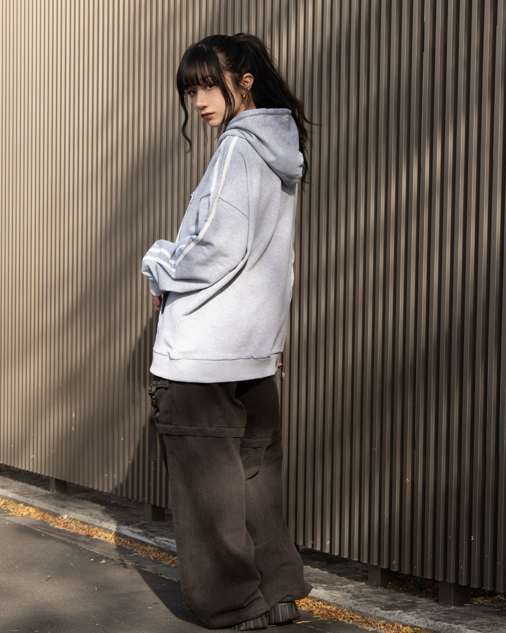 gibous velour numbering dark vneck sweatshirt gray