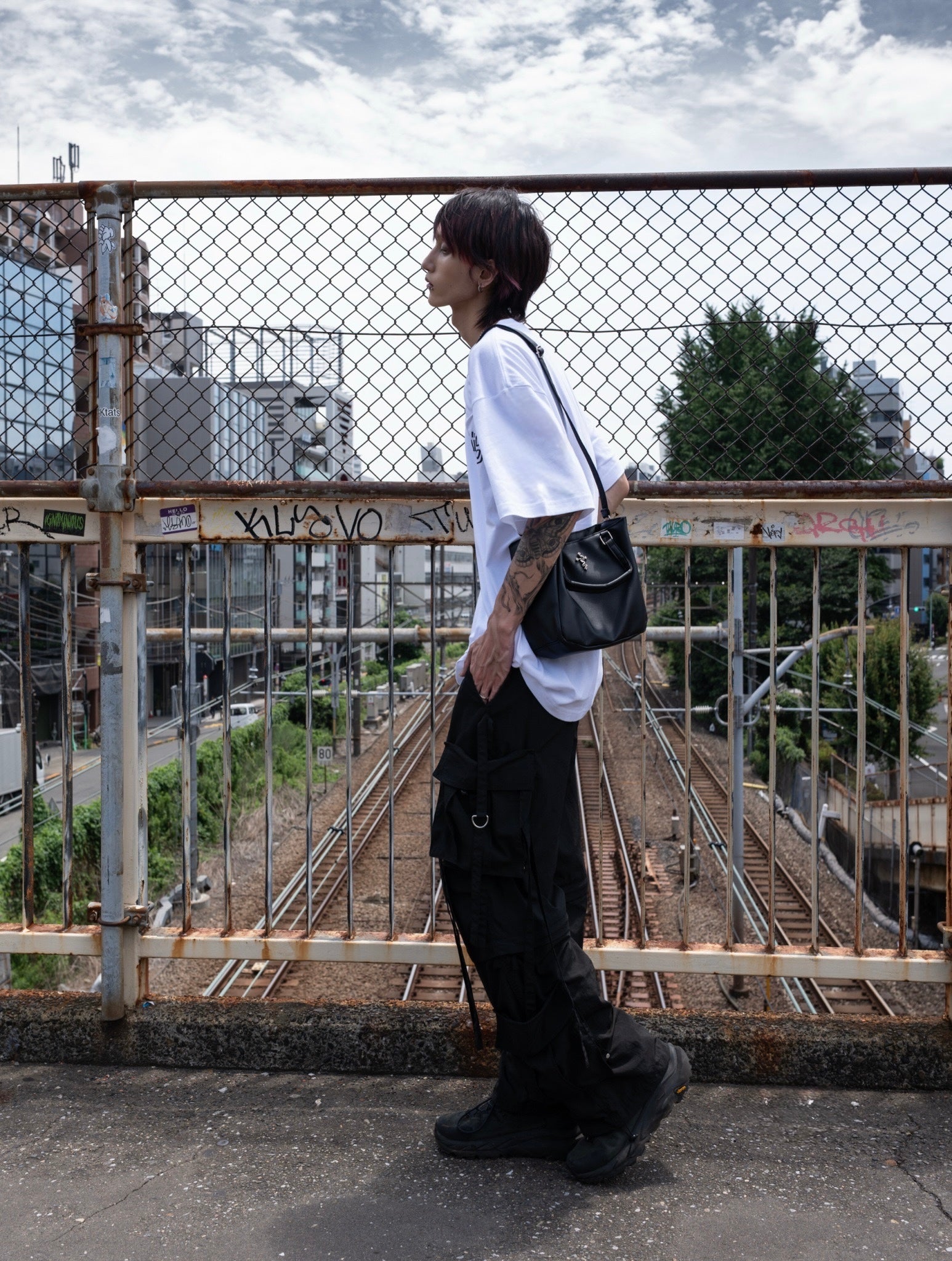 gibous script logo t shirt white