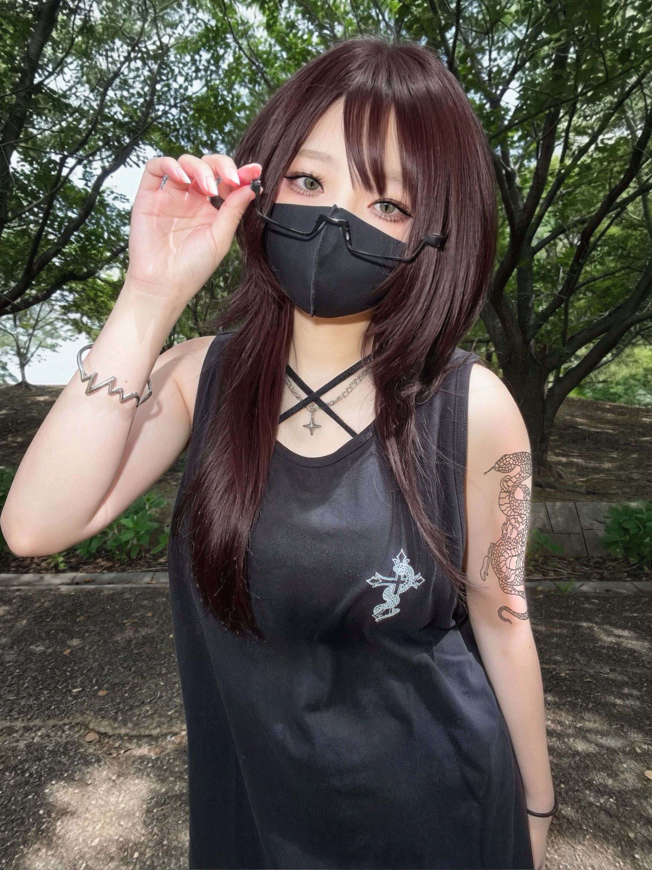 gibous snake cross tanktop black