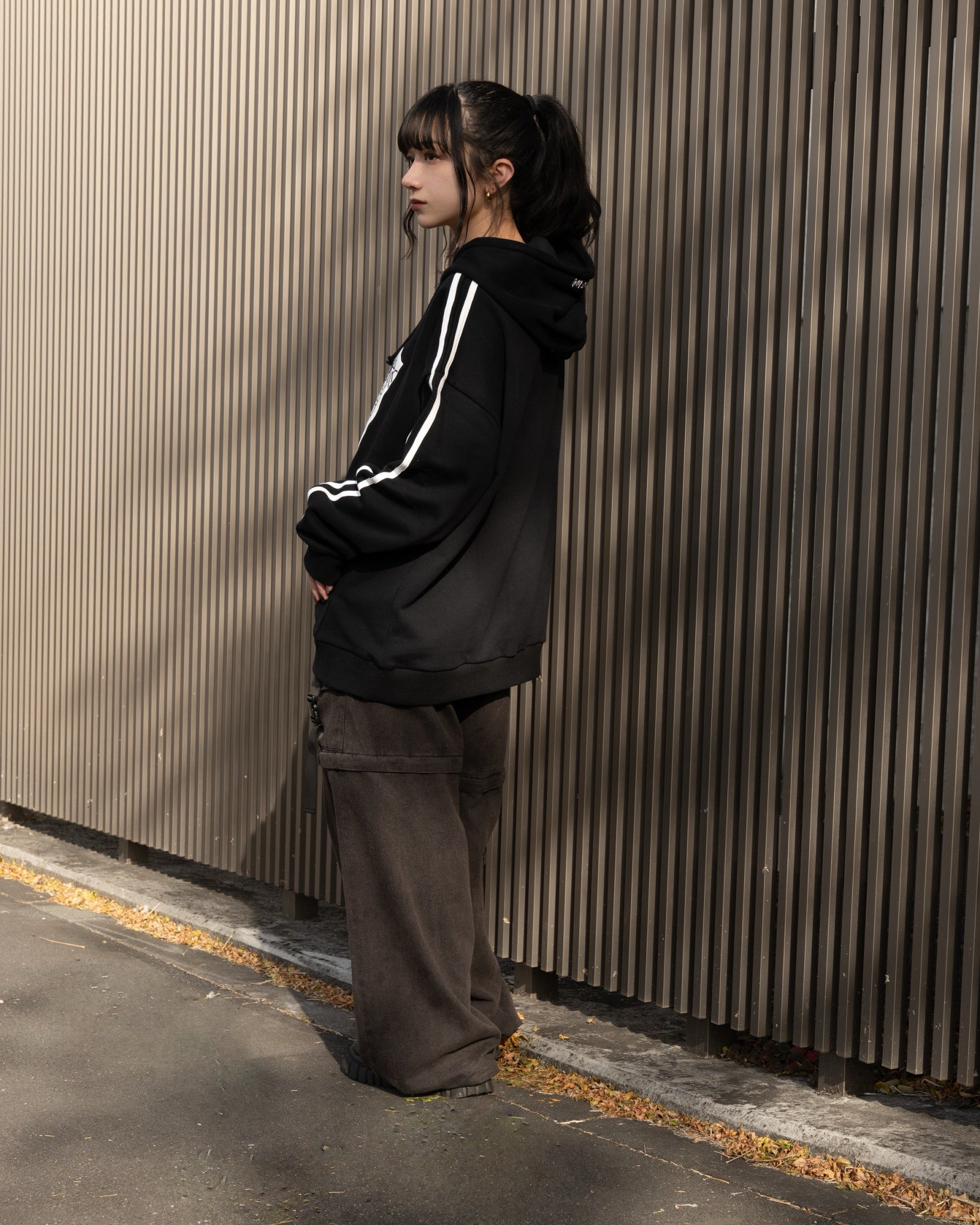 gibous velour numbering dark vneck sweatshirt black