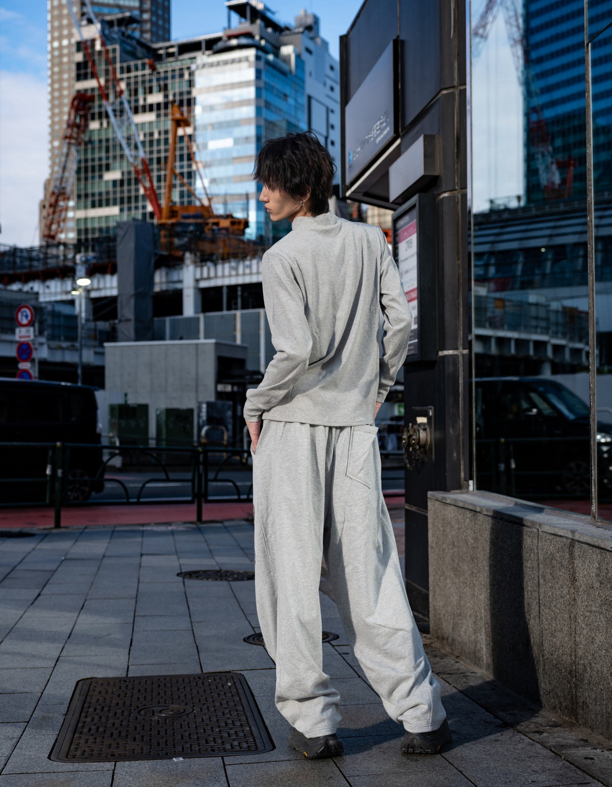gibous snake scorpion sweat pants gray