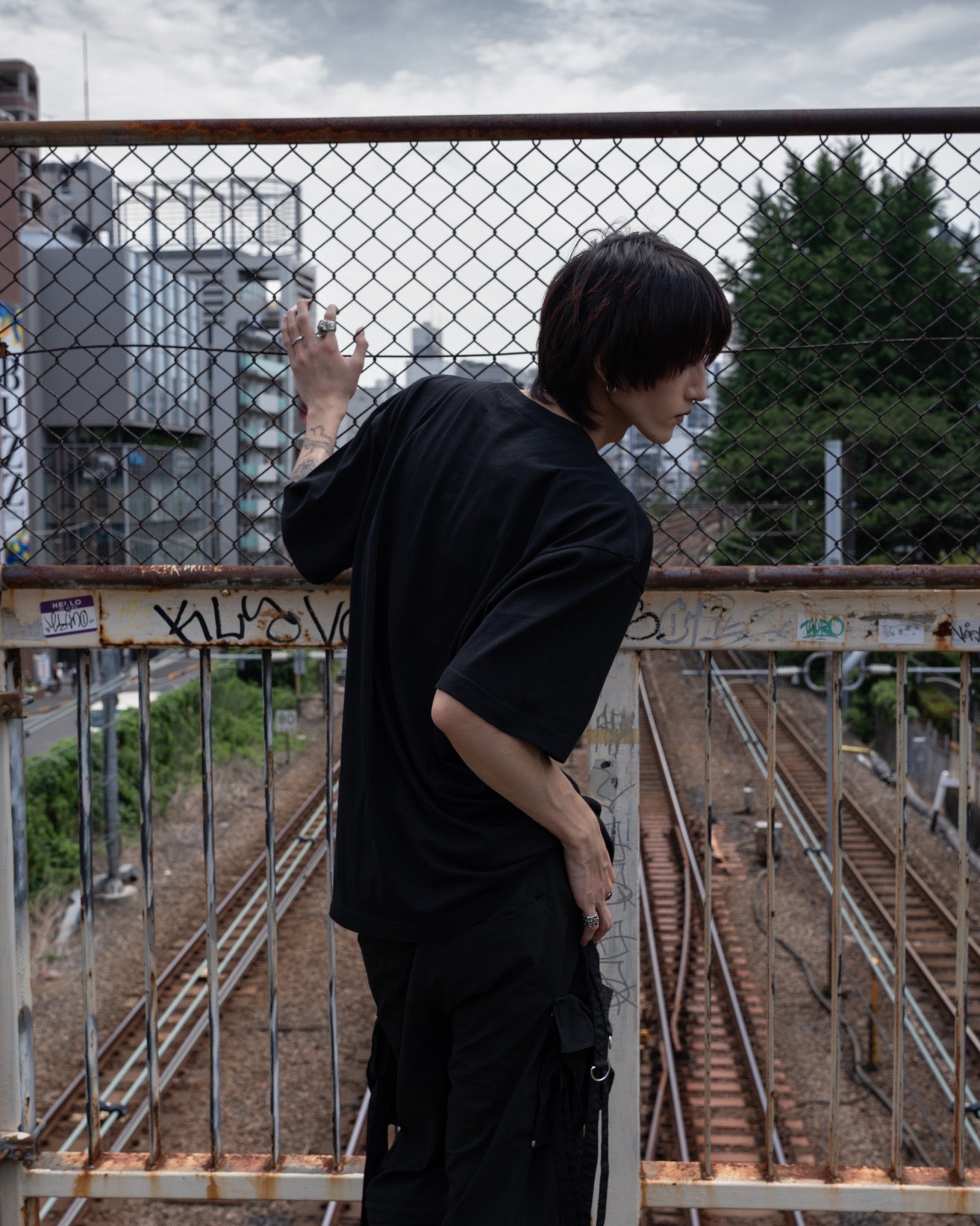 gibous script logo t shirt black