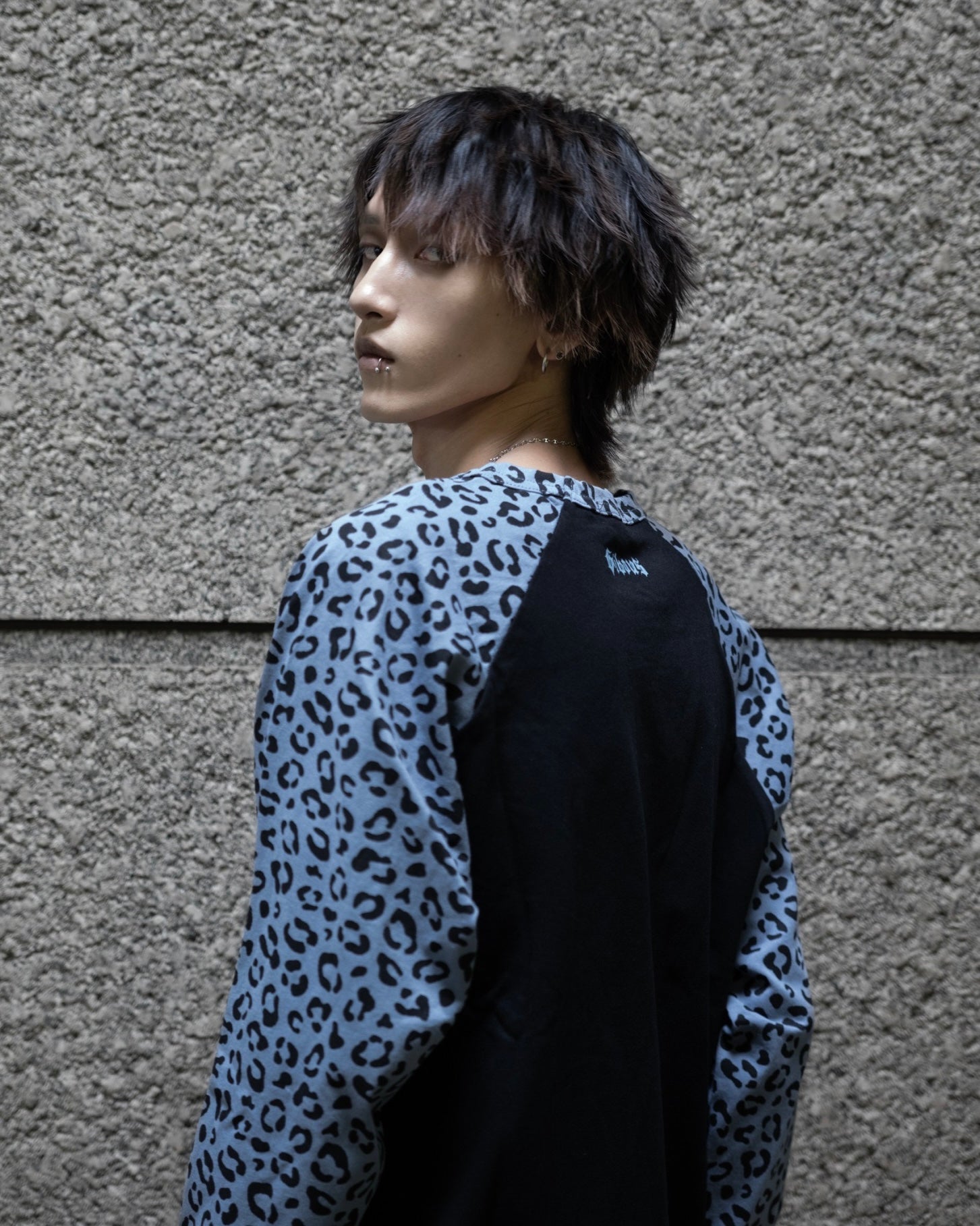 gibous snake cross Leopard blue raglan long tee