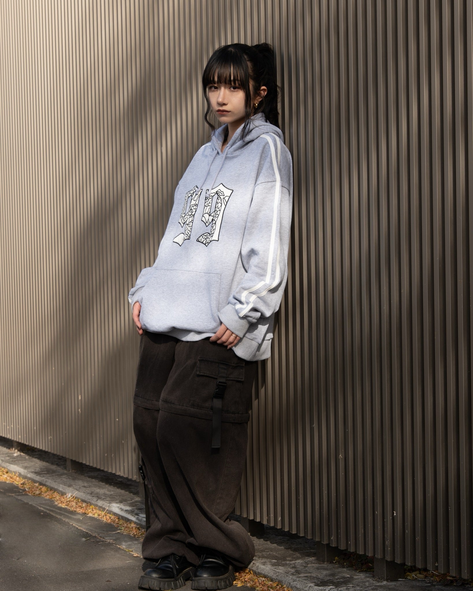 gibous velour numbering dark vneck sweatshirt gray