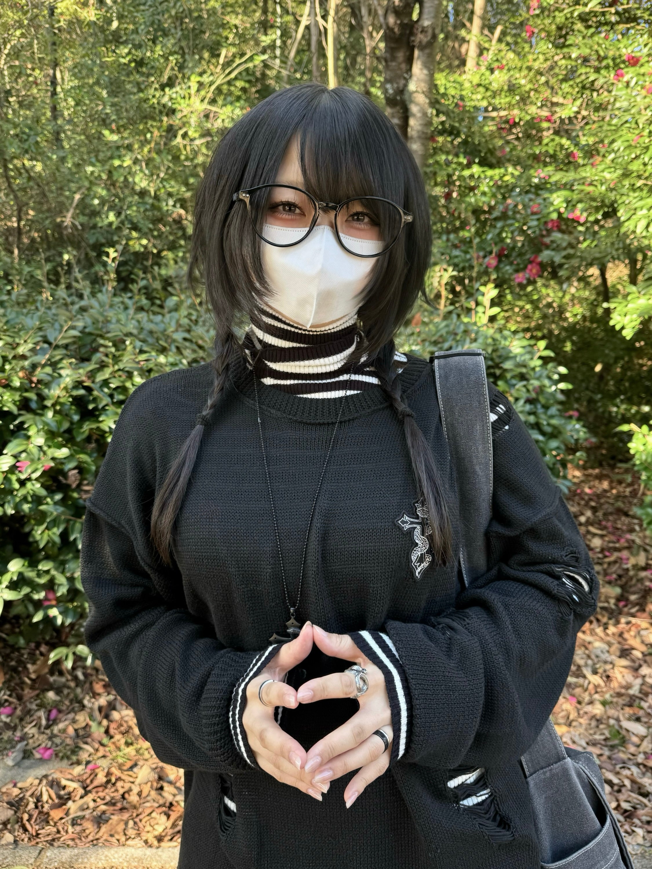 gibous snake cross wappen damage knit black