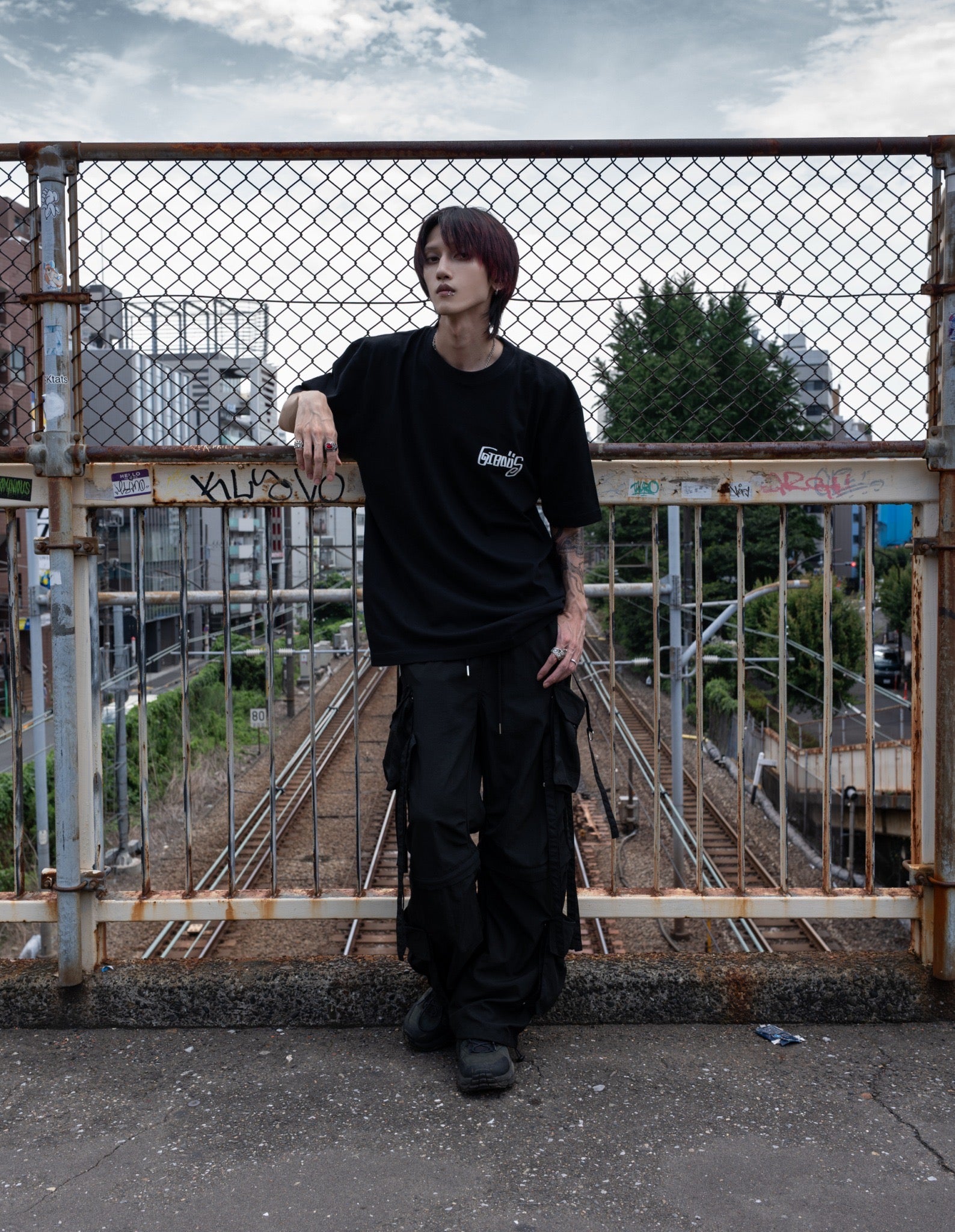 gibous script logo t shirt black