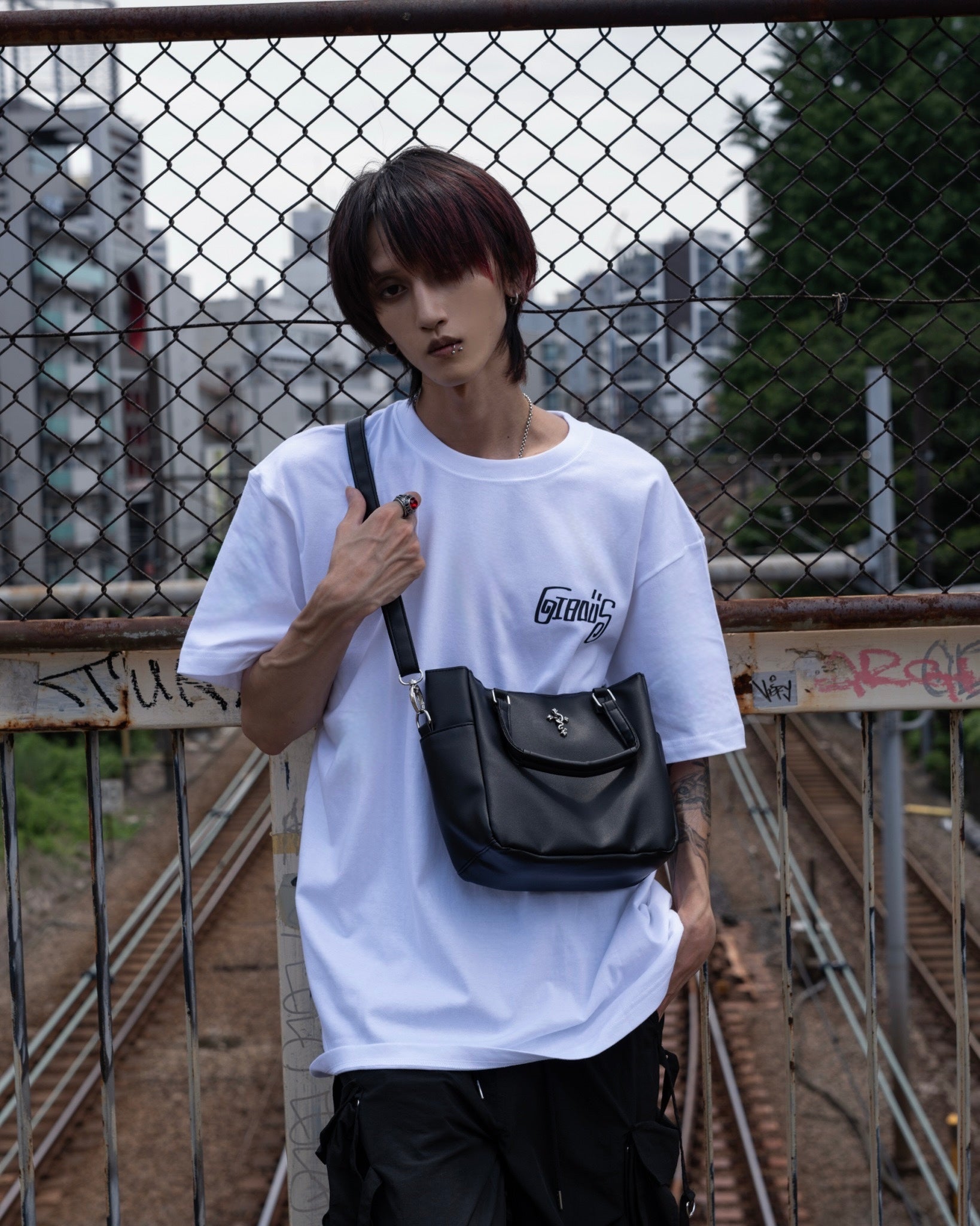 gibous script logo t shirt white