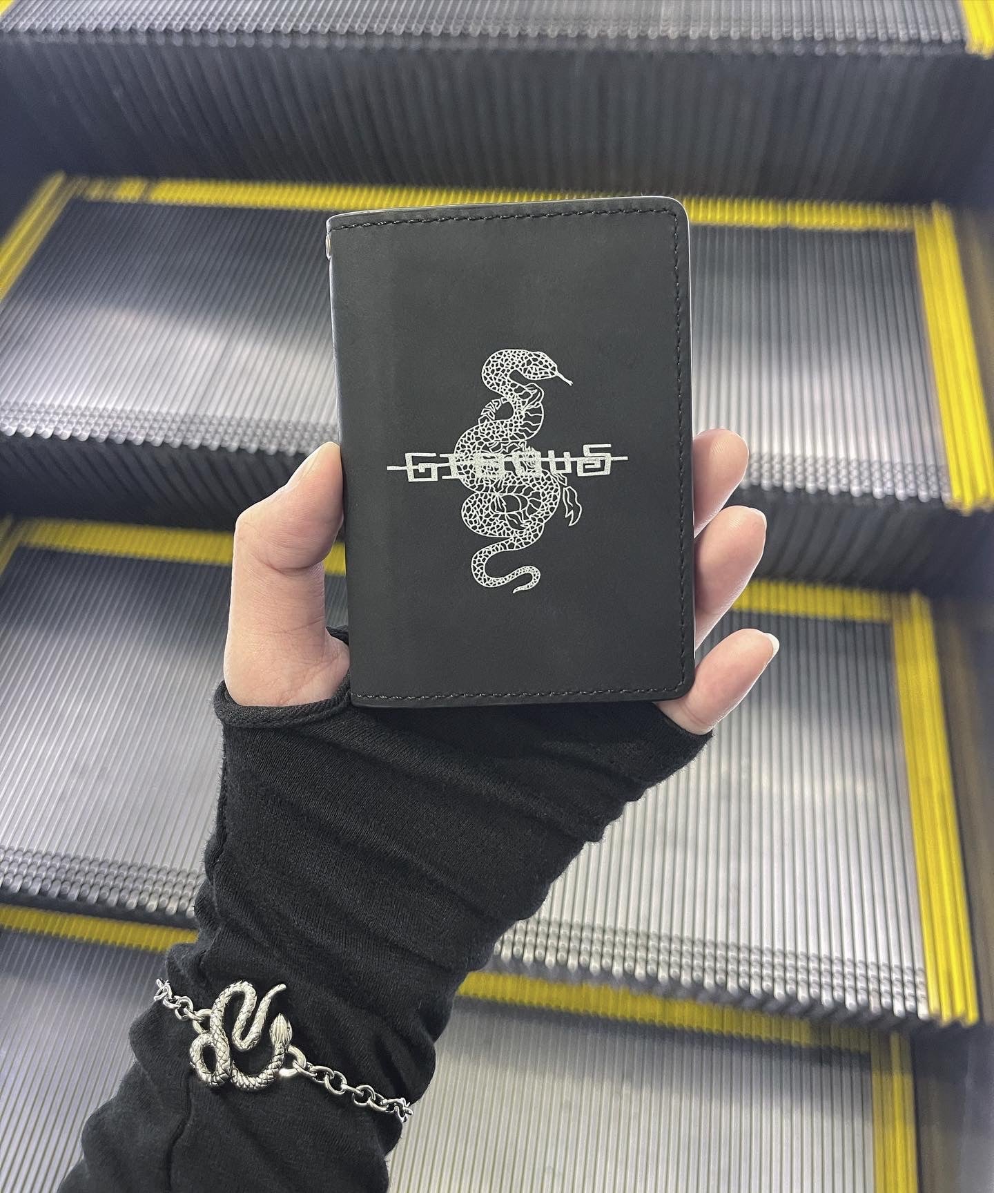 【再販】gibous snake scorpion card case