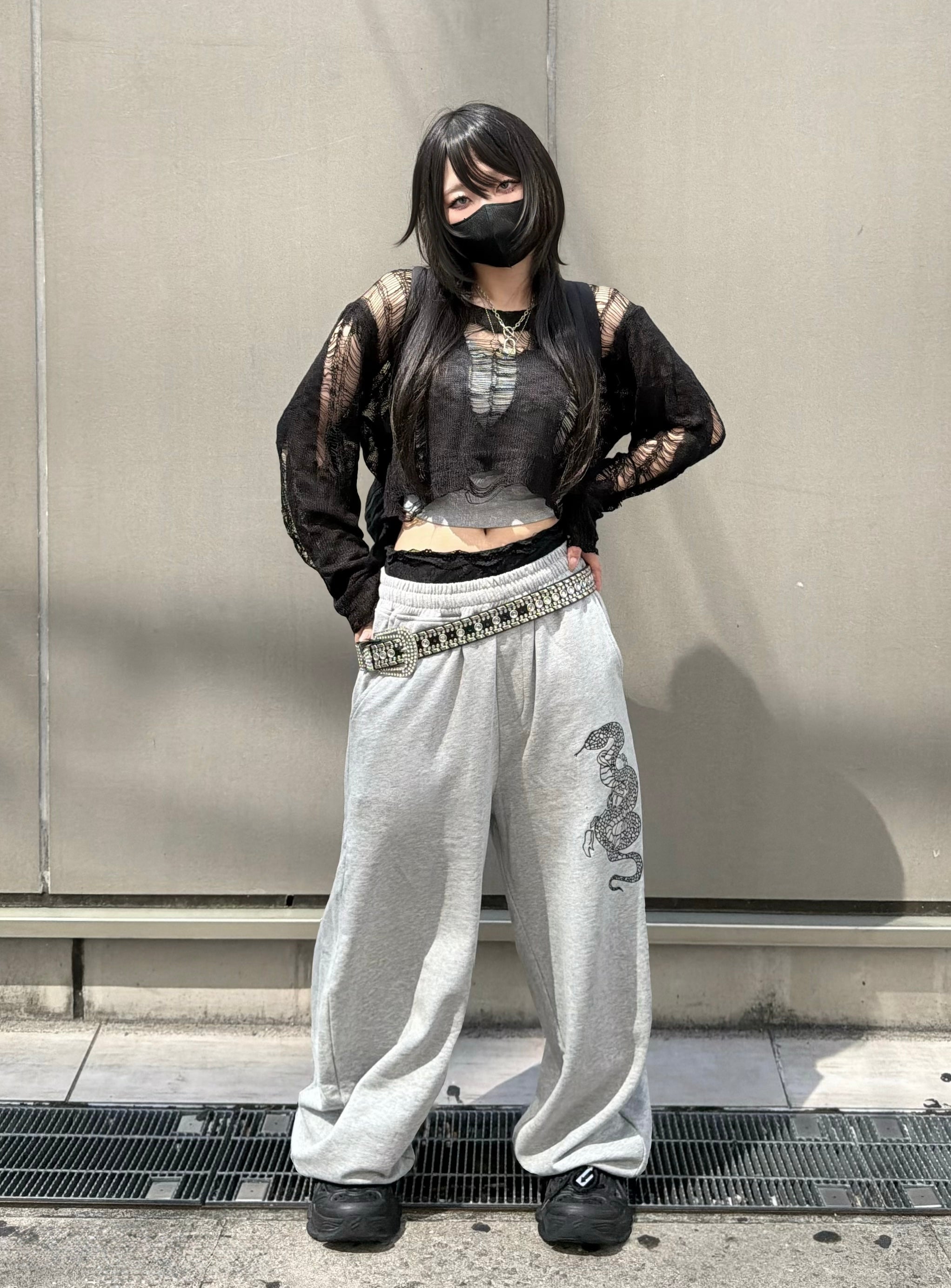 gibous snake scorpion sweat pants gray