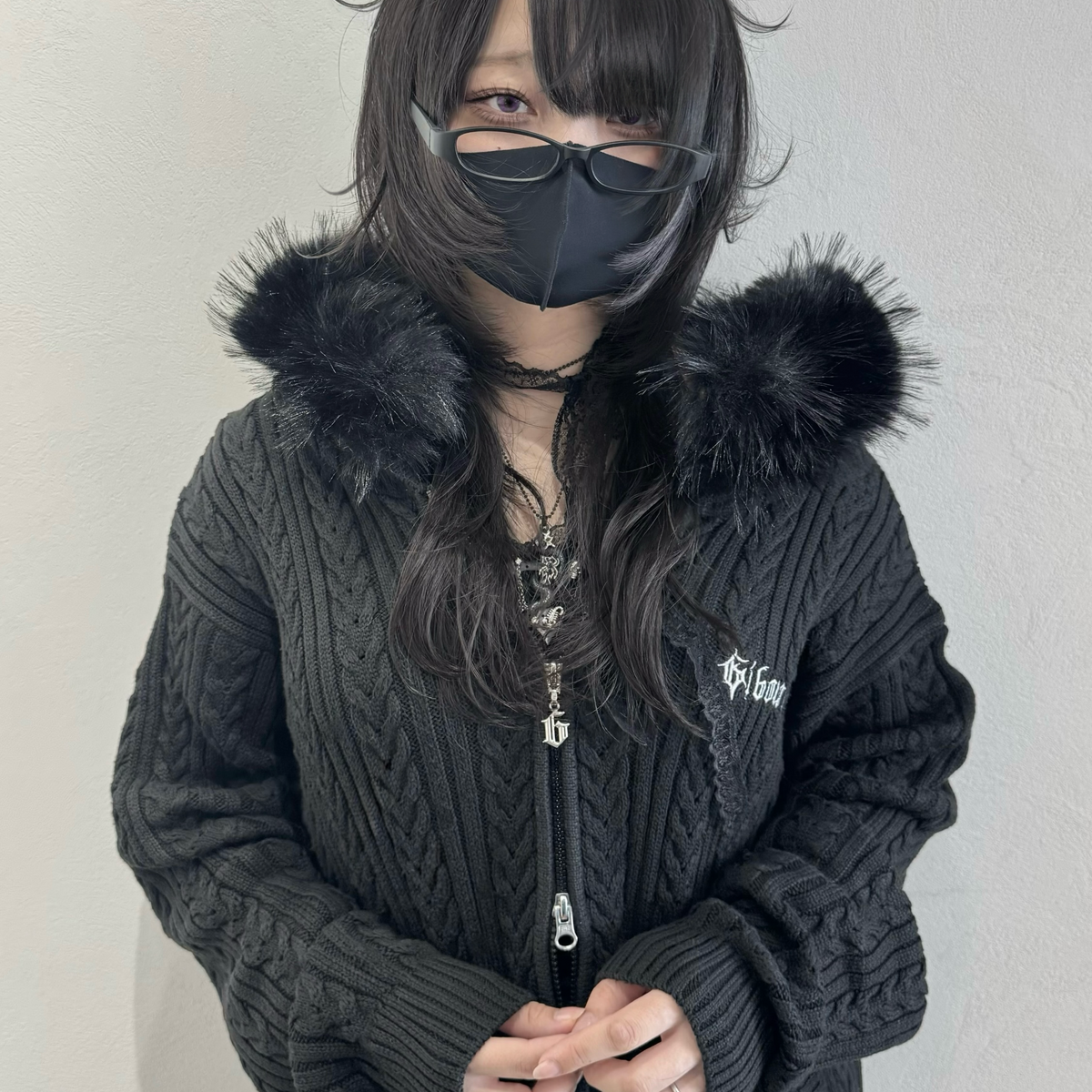 gibous cable knit logo fur hoodie black