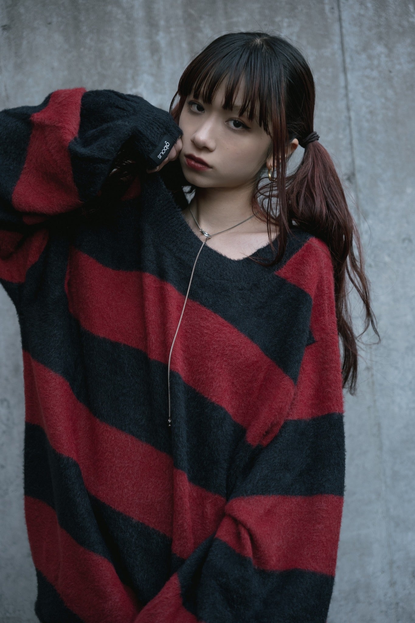 gibous shaggy border knit black×red