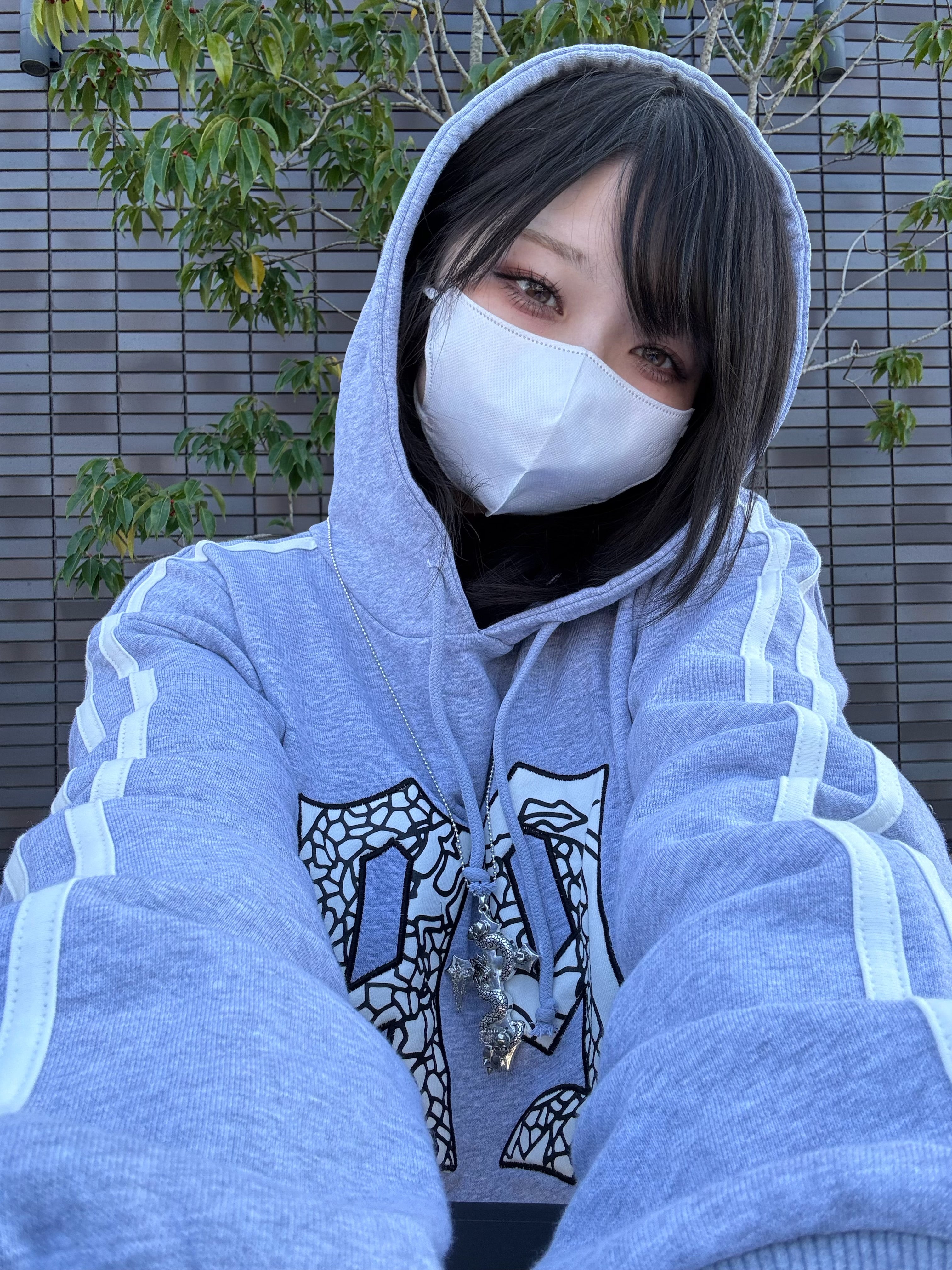 gibous velour numbering dark vneck sweatshirt gray