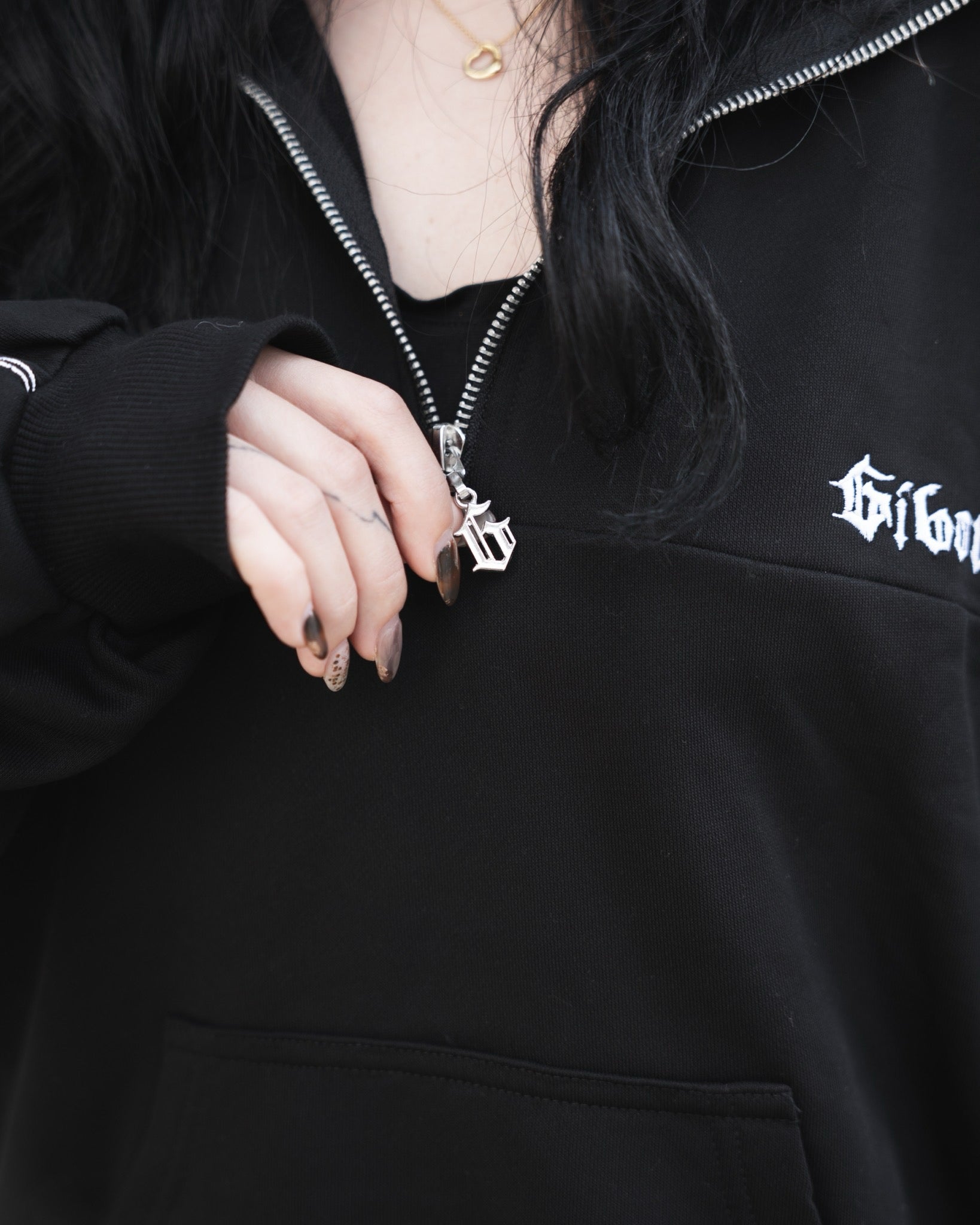 gibous barbed wire halfzip sweat black