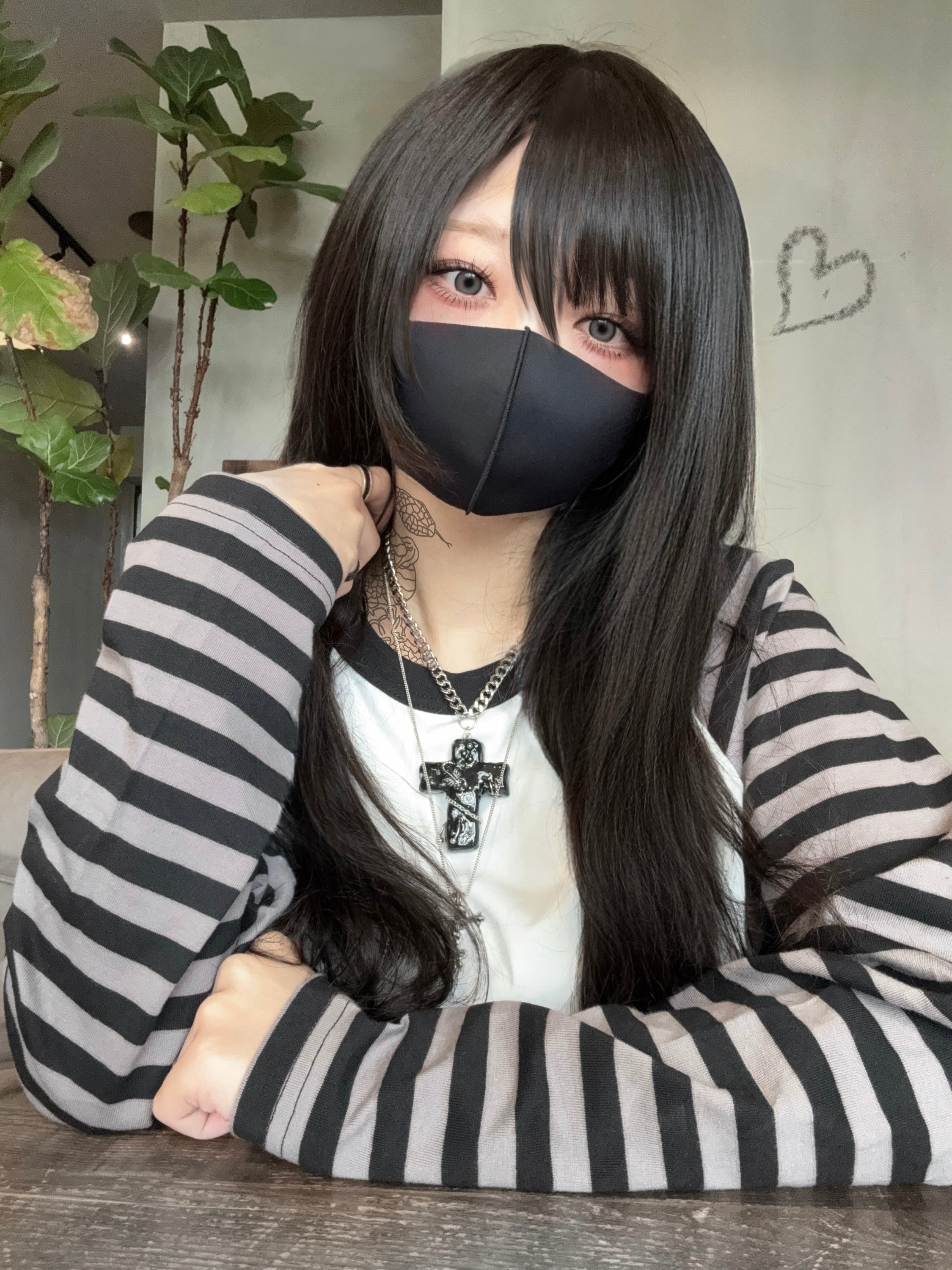 gibous border snake cross raglan long tshirt