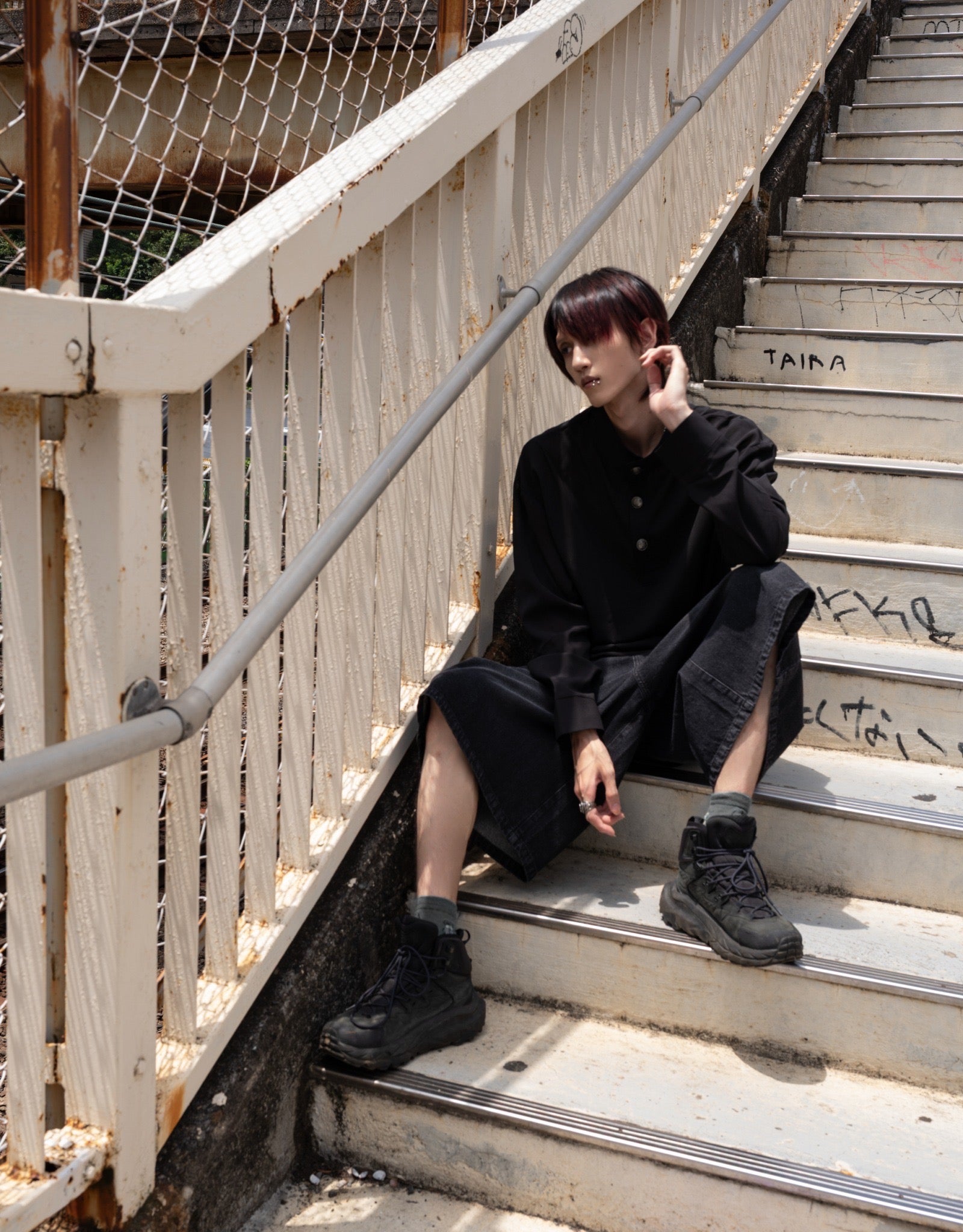 gibous snake scorpion half denim pants