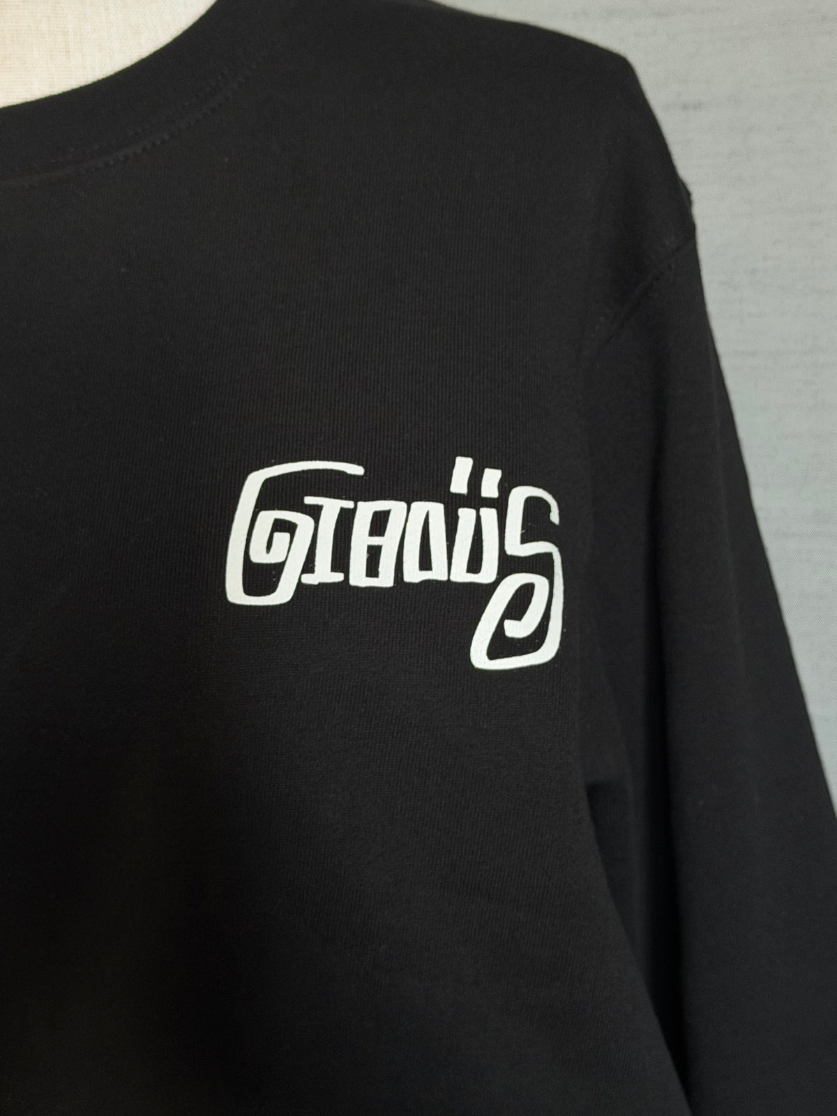 gibous script logo sweat black