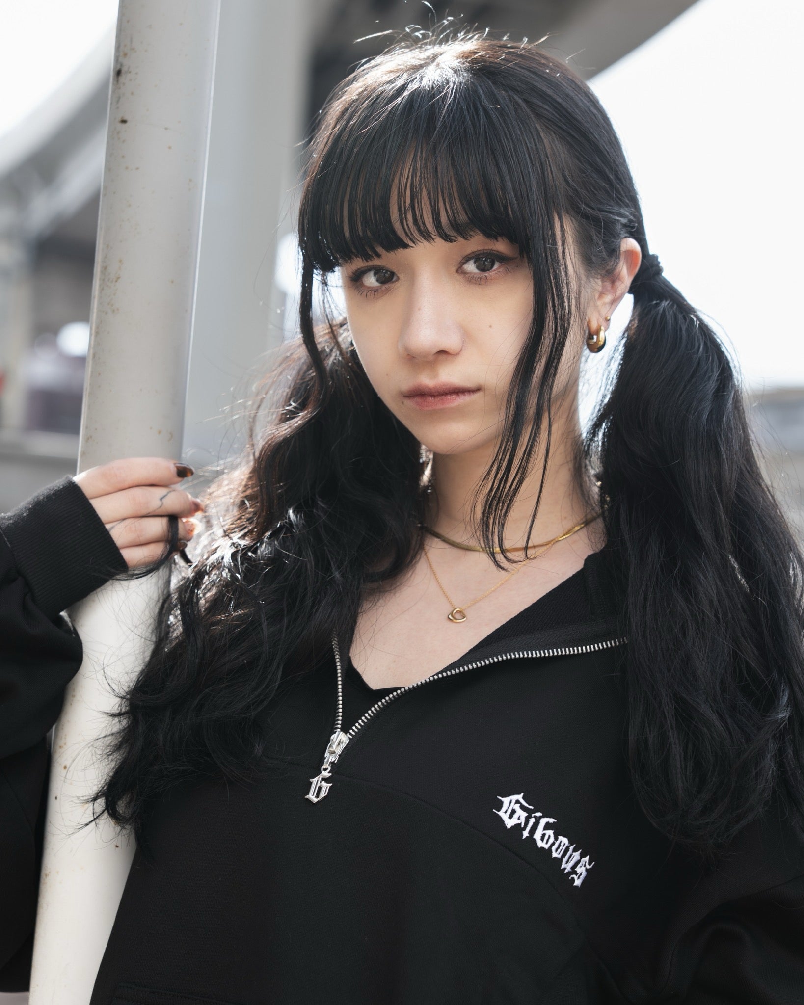 gibous barbed wire halfzip sweat black