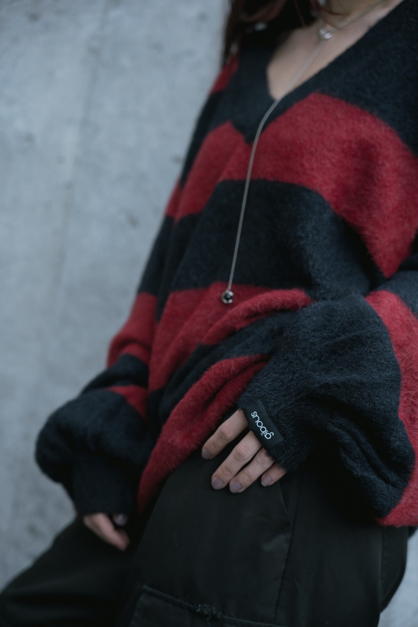 gibous shaggy border knit black×red