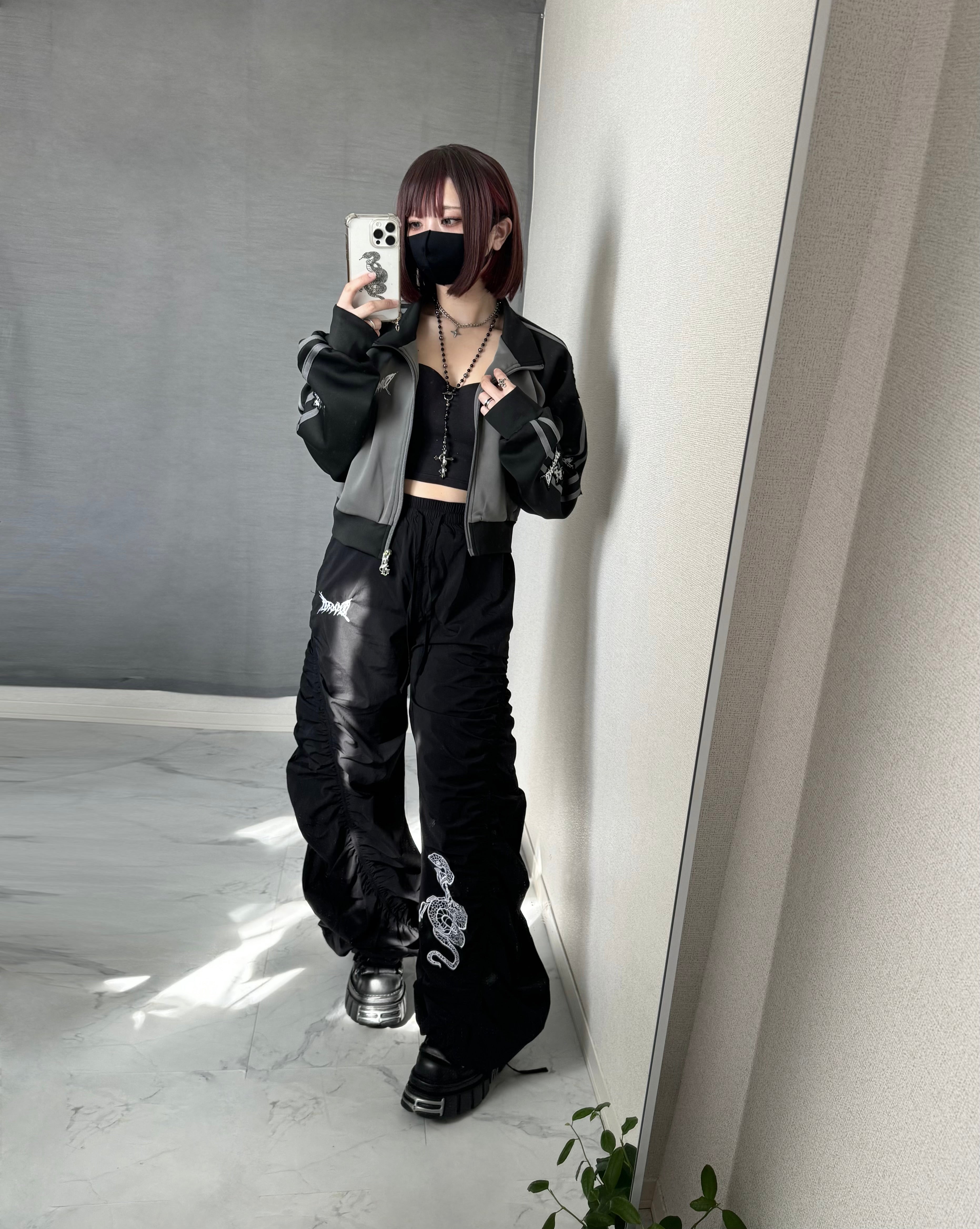 gibous×QOOZA snake scorpion gathered pants black