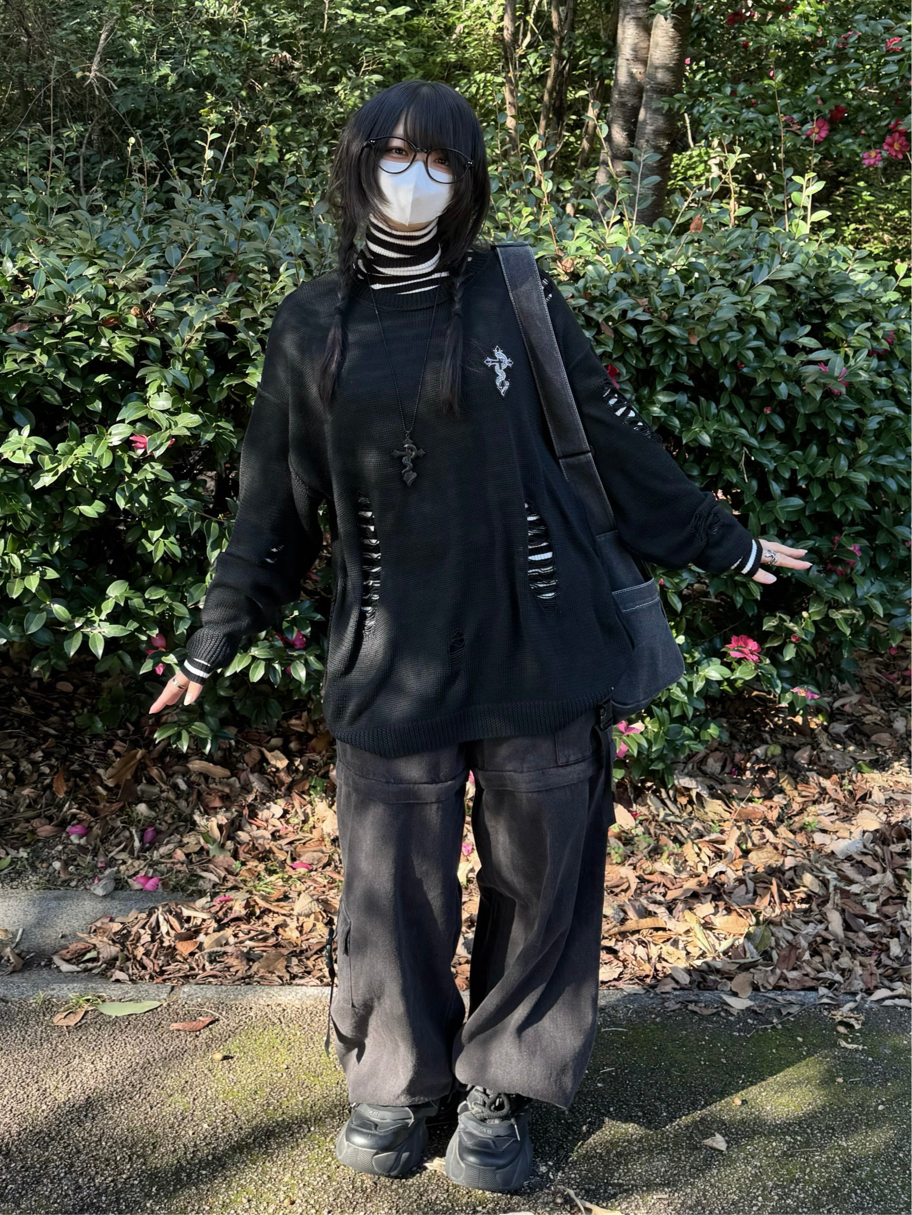 gibous snake cross wappen damage knit black