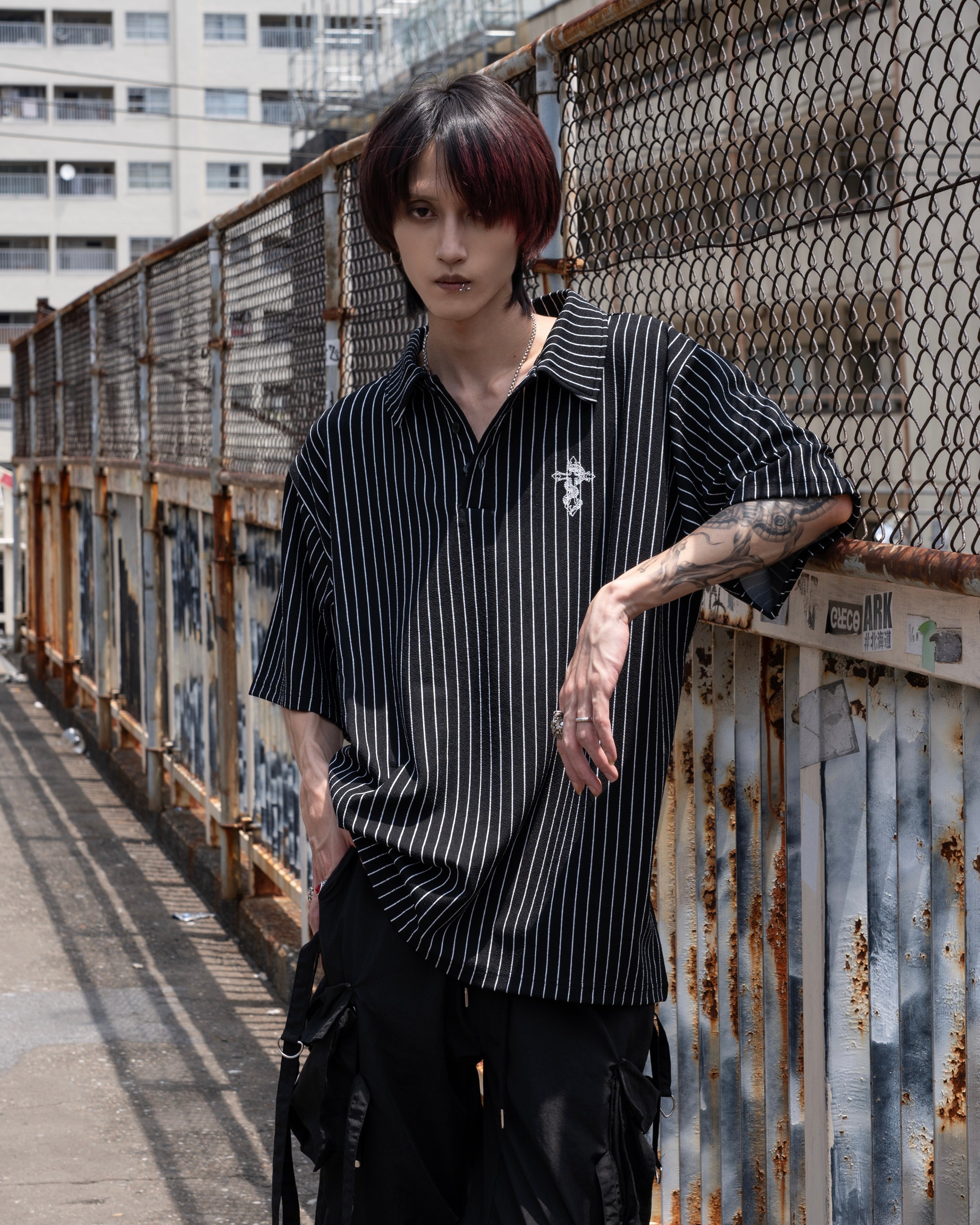 gibous snake cross stripe polo shirt