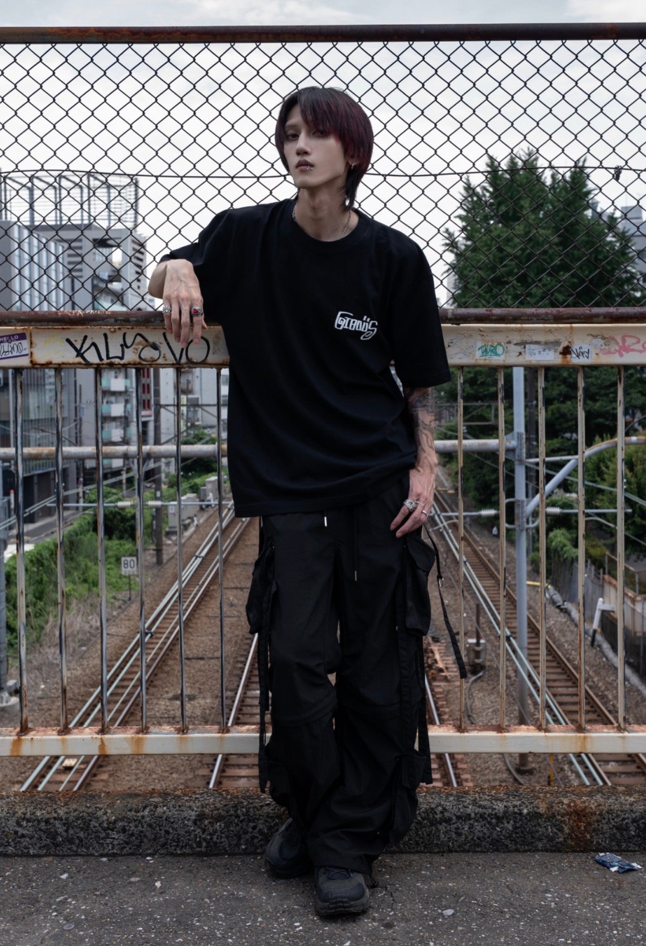 gibous script logo t shirt black