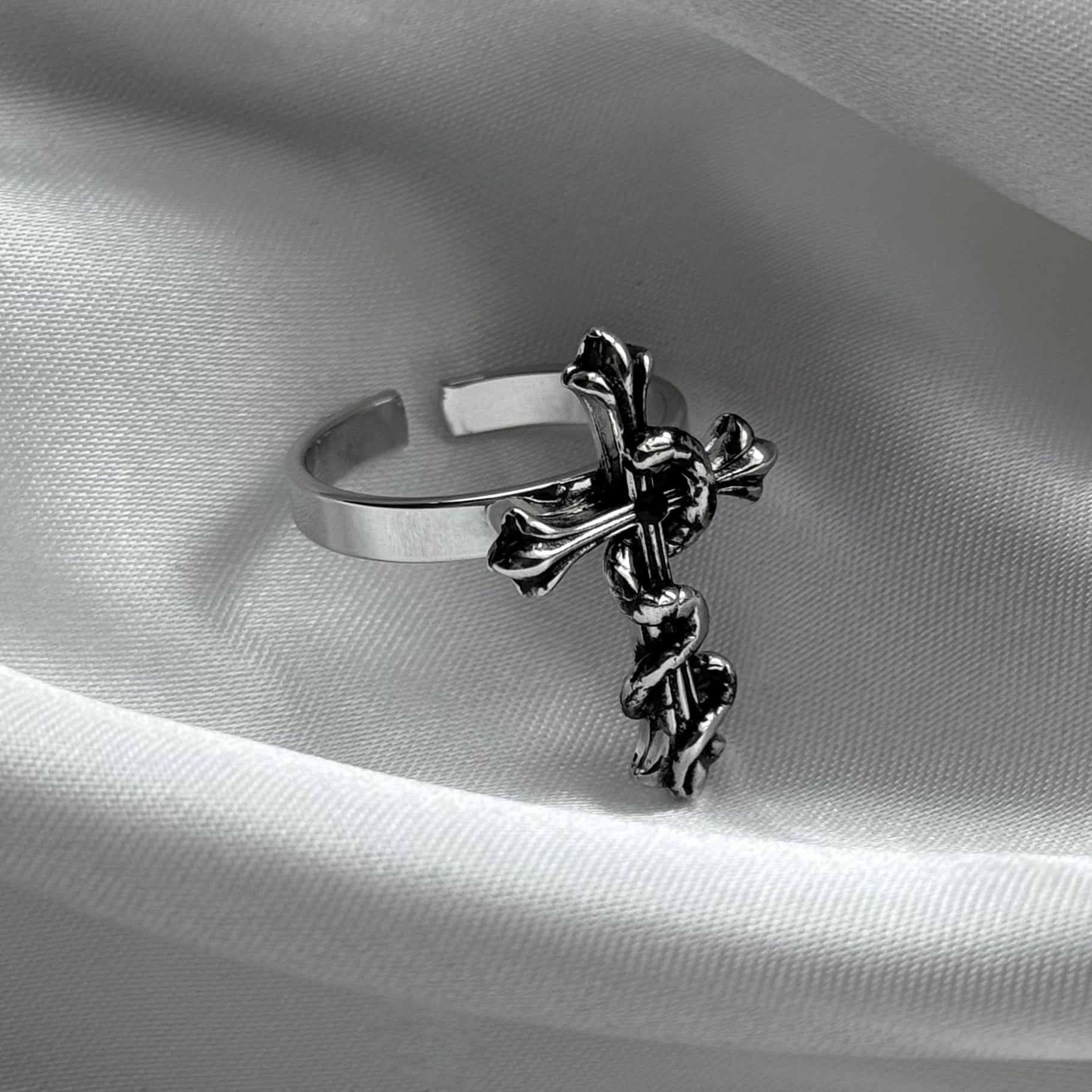 gibous snake cross ring