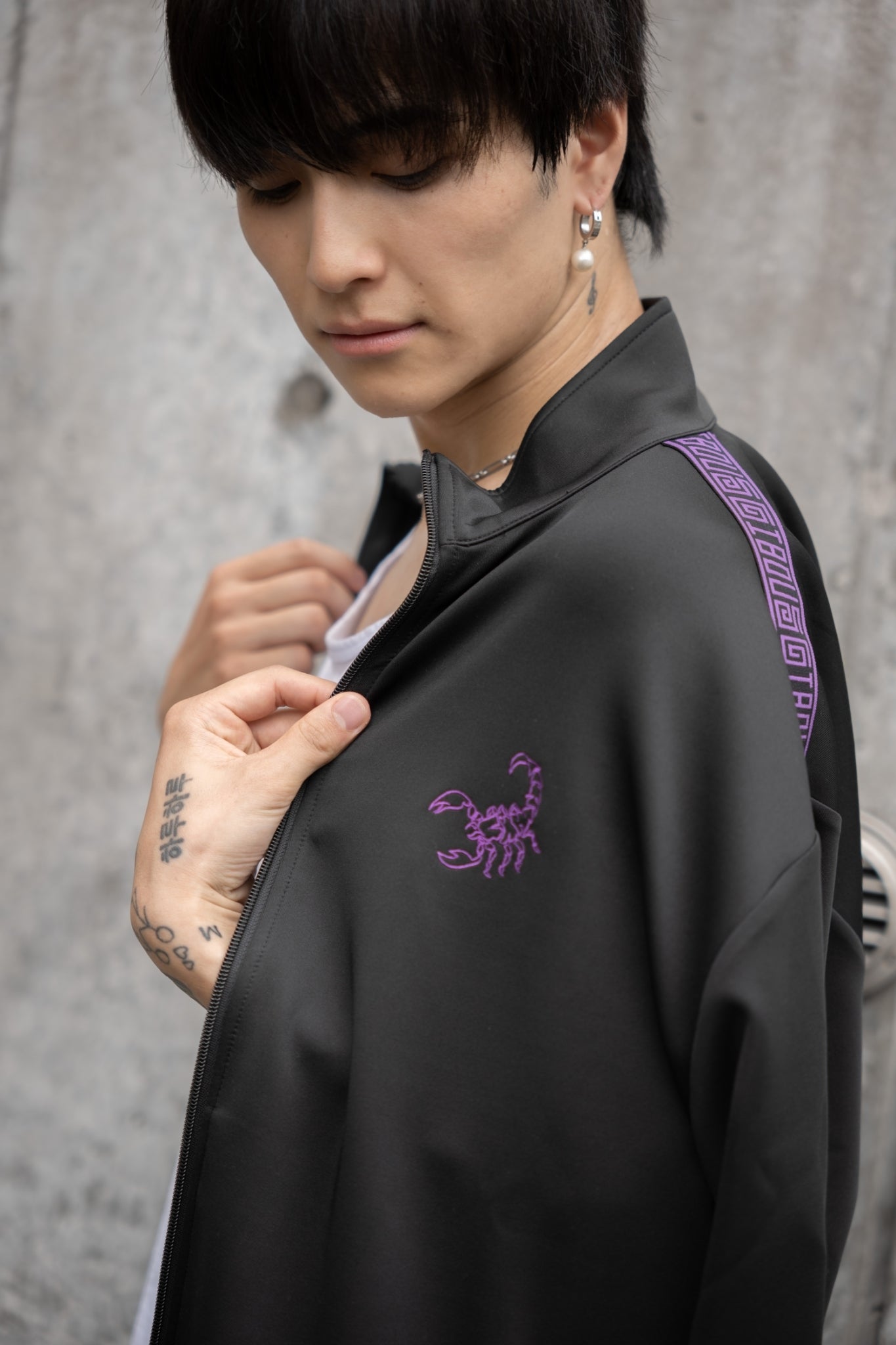 【再販】gibous logo jersey scorpion black purple tops