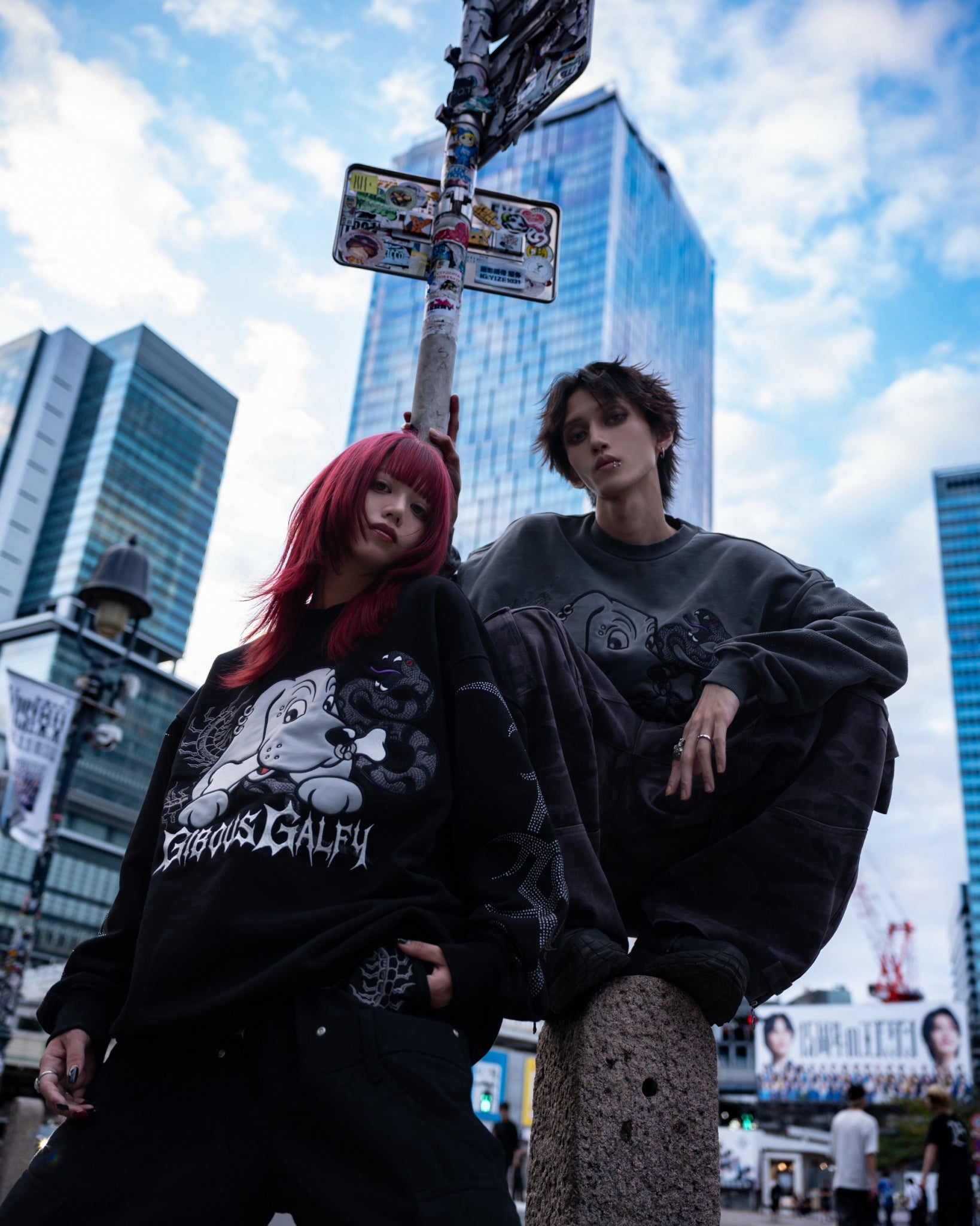 【受注生産】gibous×GALFY rhinestone centipede sweatshirt black
