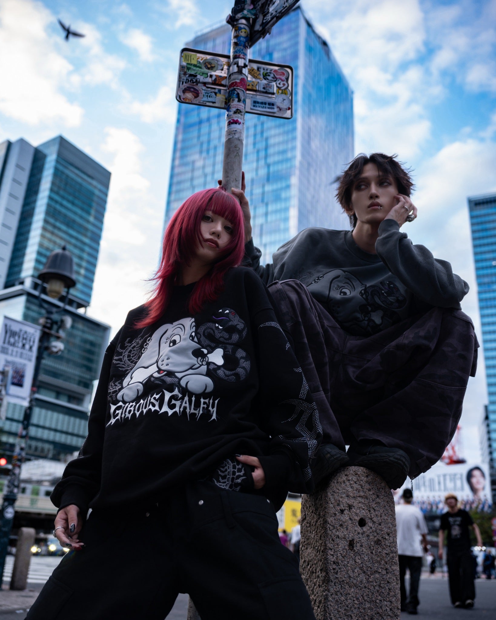 【受注生産】gibous×GALFY rhinestone centipede sweatshirt black