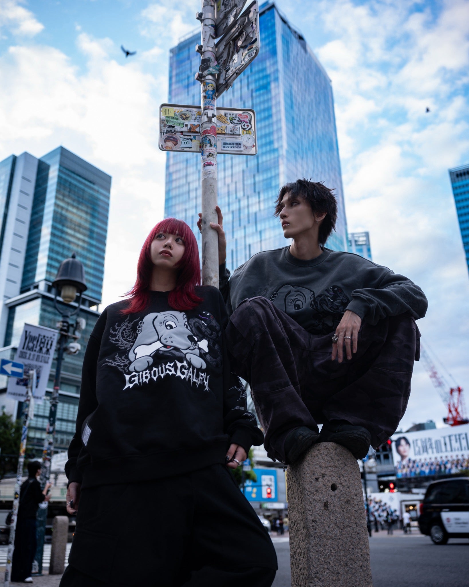 【受注生産】gibous×GALFY rhinestone centipede sweatshirt black