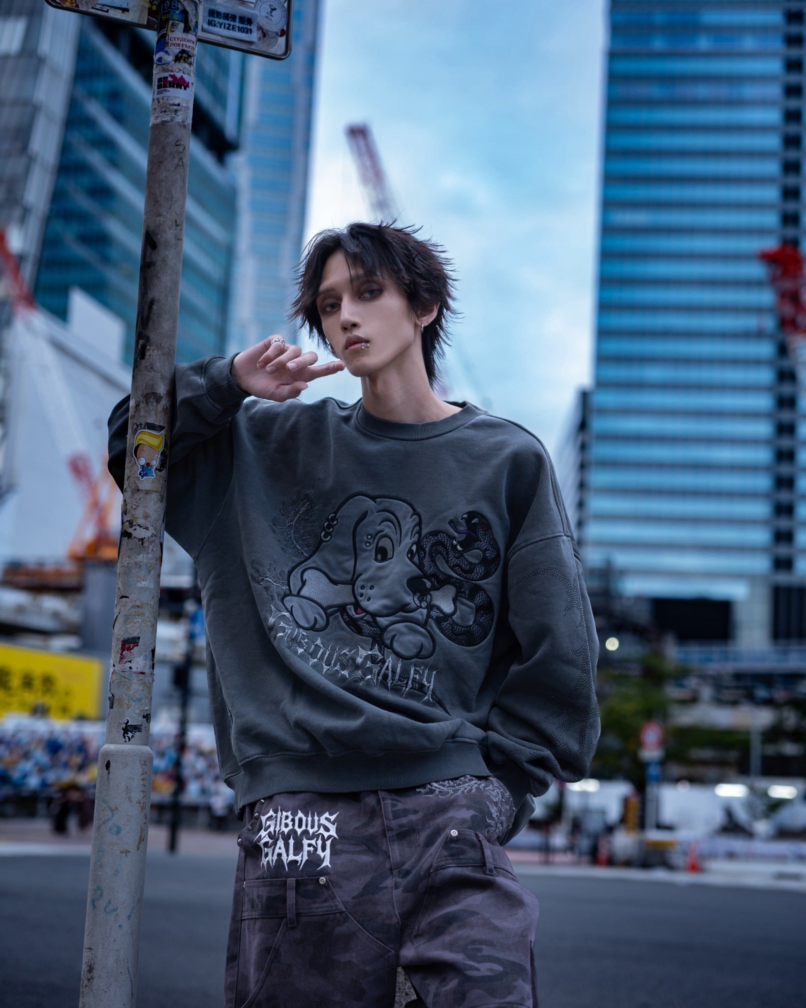 【受注生産】gibous×GALFY rhinestone centipede sweatshirt ink black