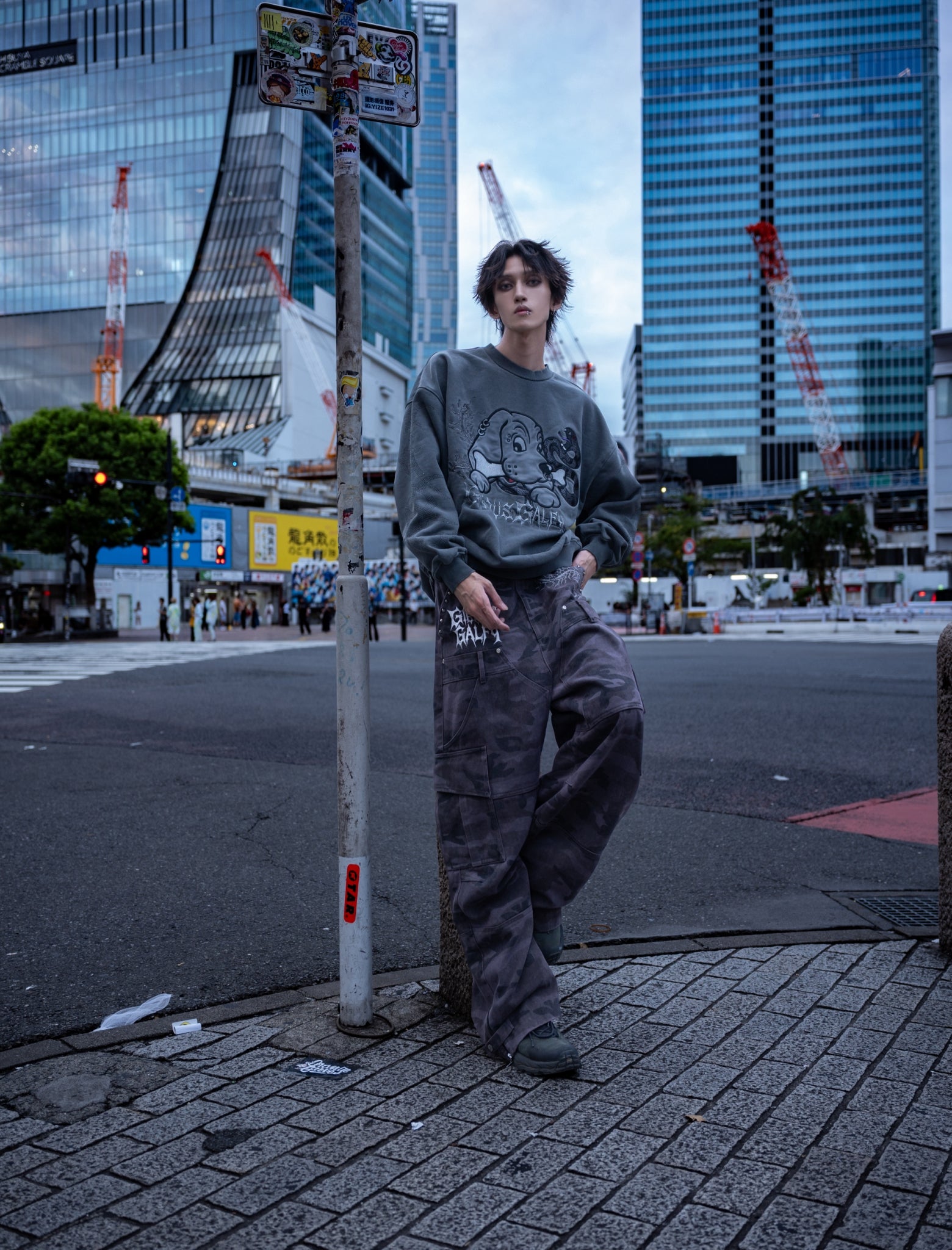 【受注生産】gibous×GALFY rhinestone centipede sweatshirt ink black