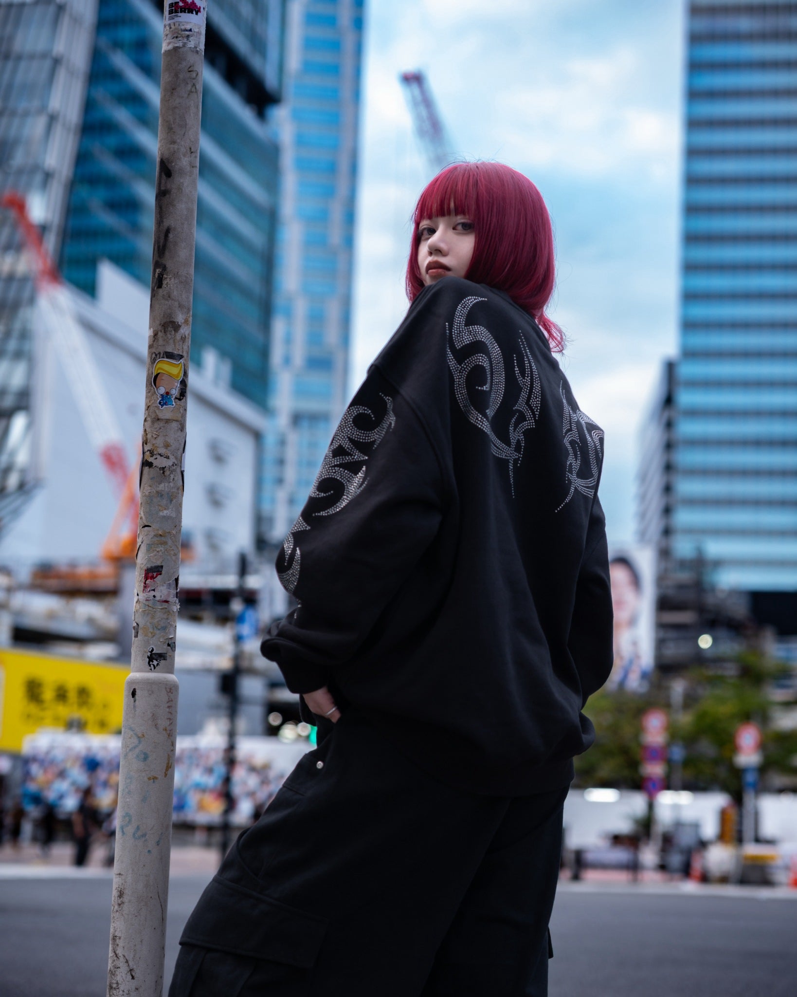 【受注生産】gibous×GALFY rhinestone centipede sweatshirt black