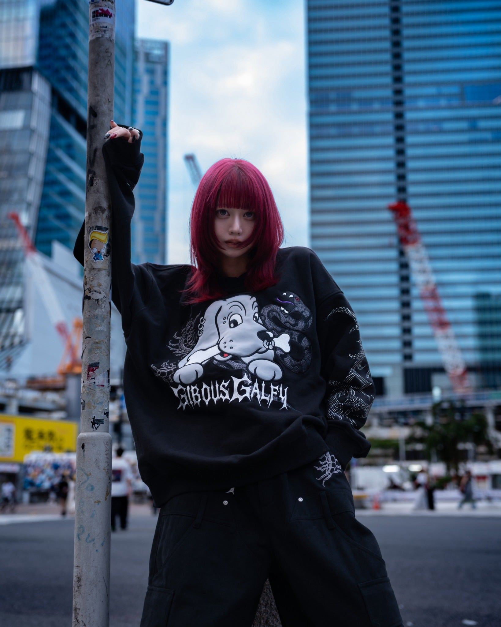 【受注生産】gibous×GALFY rhinestone centipede sweatshirt black