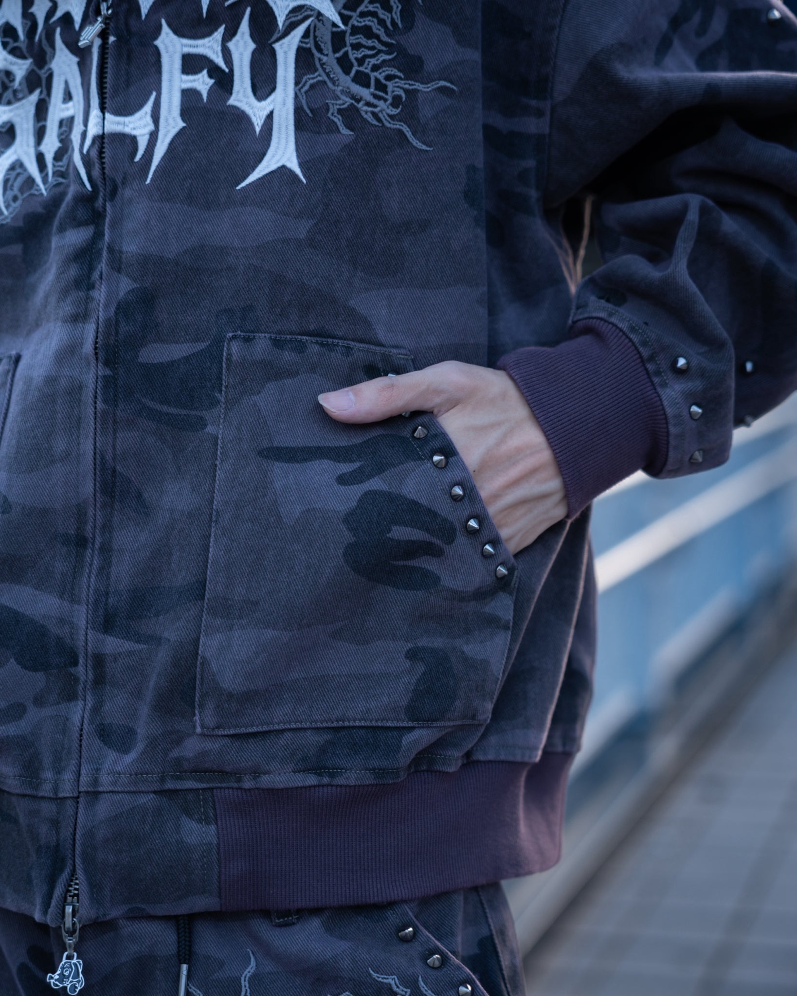 【受注生産】gibous×GALFY gothic logo centipede fur hoodie studs Overdyed
