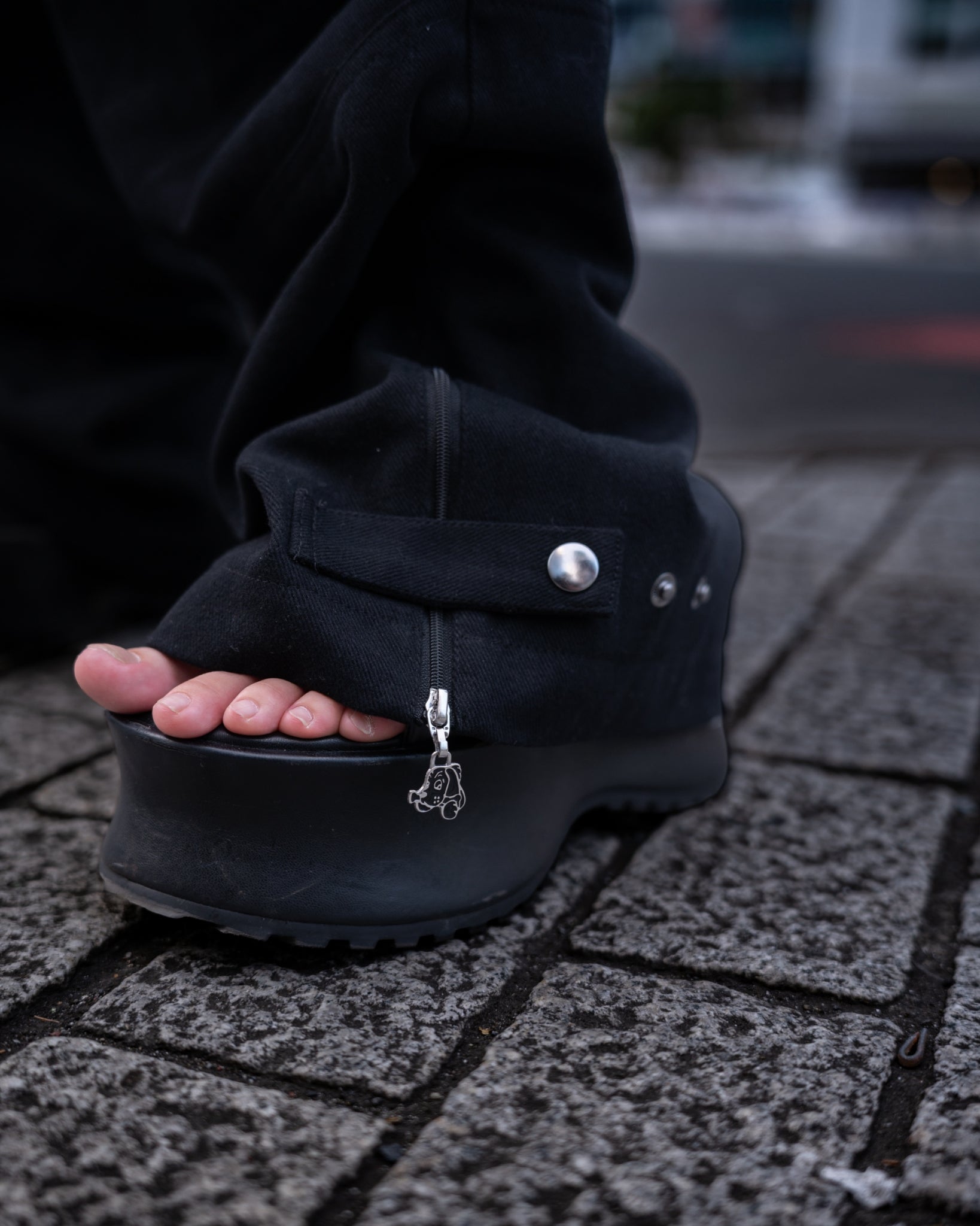 【受注生産】gibous×GALFY gothic logo centipede pants black