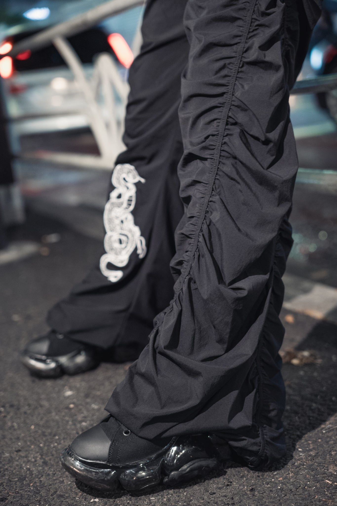 gibous×QOOZA snake scorpion gathered pants black