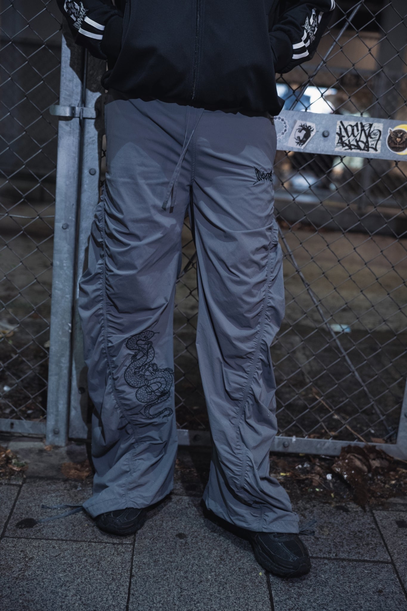 gibous×QOOZA snake scorpion gathered pants gray