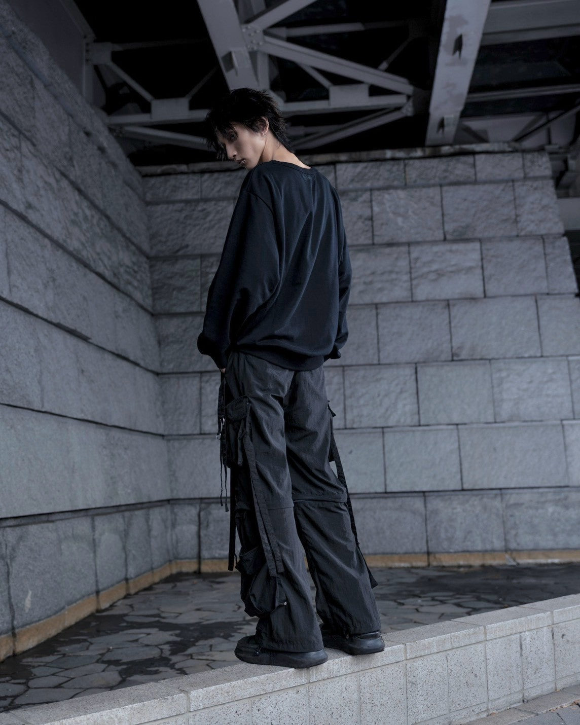 gibous snakeskin cross dark trainer