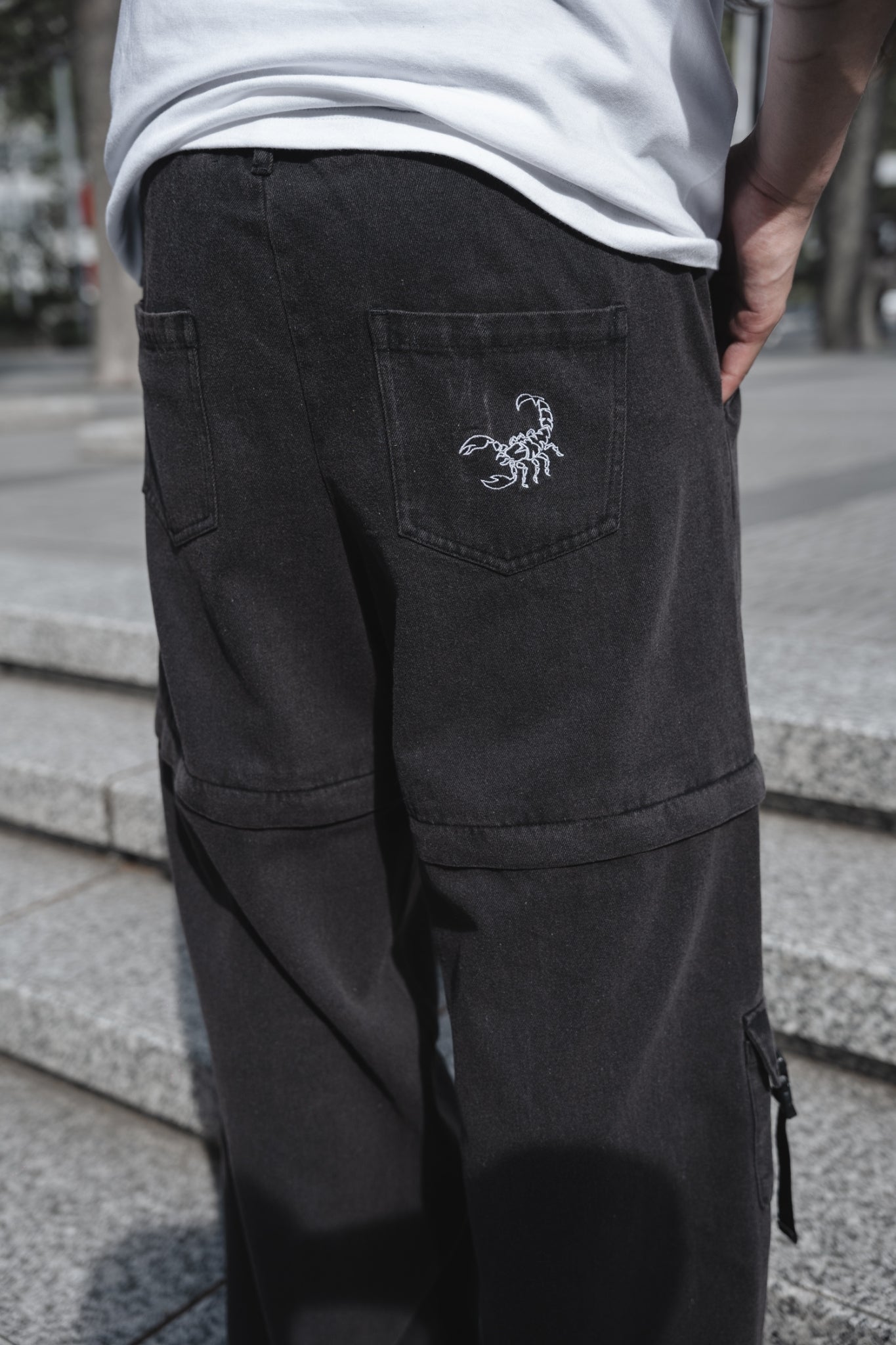 gibous scorpion zipper cargo trousers dark denim