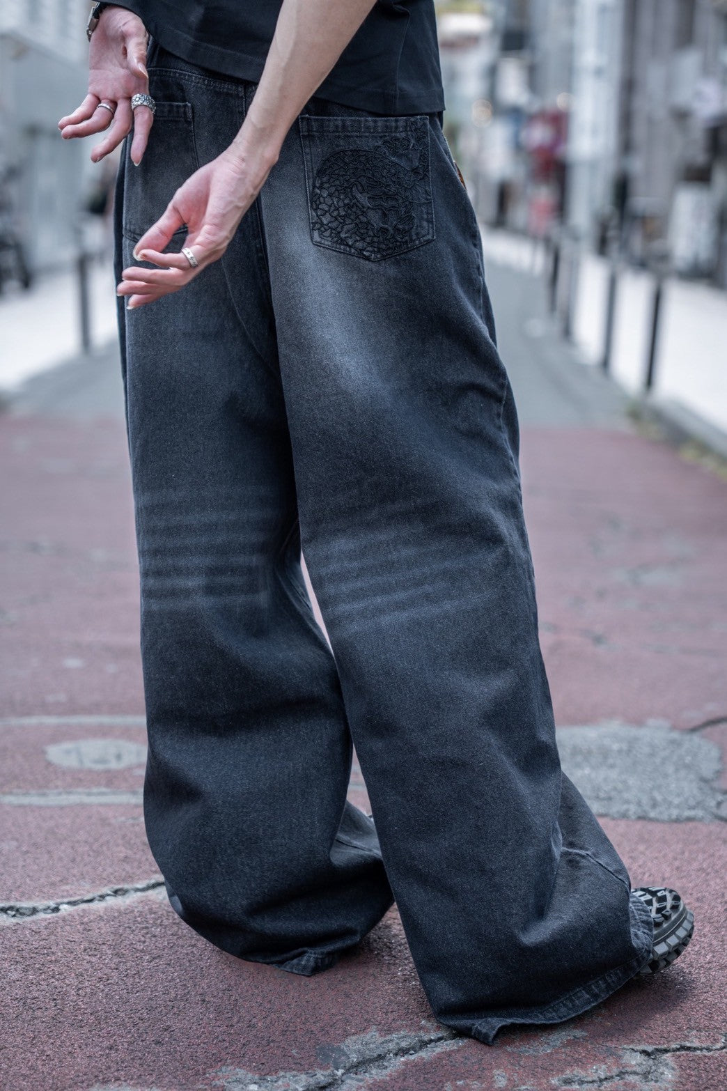 gibous snake scorpion pocket baggy pants